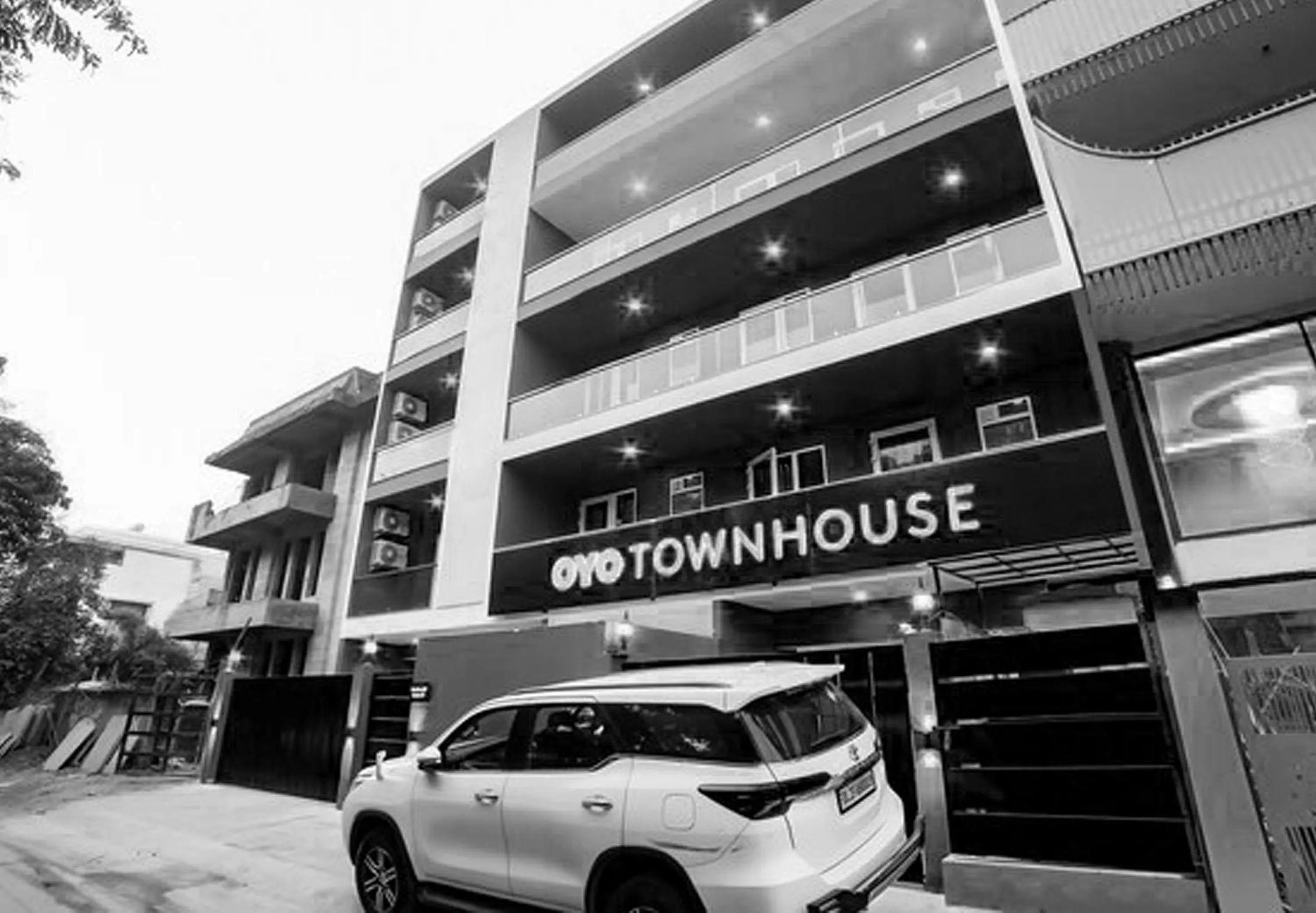 Facade/entrance in Super Townhouse Near Appu Ghar