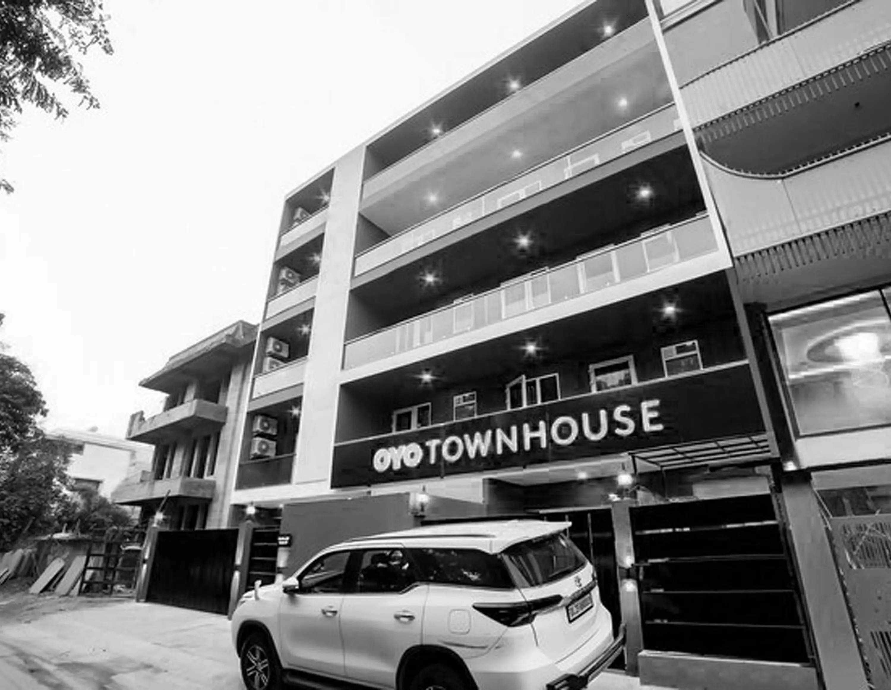 Facade/entrance in Super Townhouse Near Appu Ghar