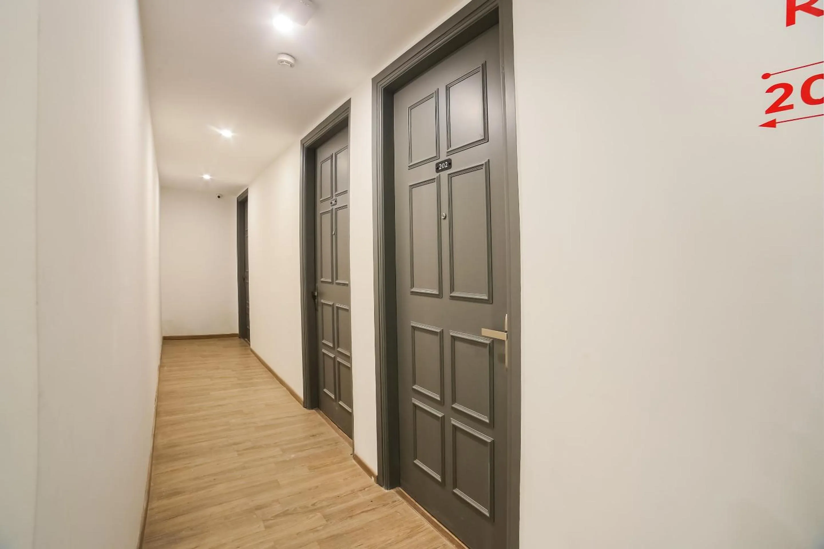 Lobby or reception in Super Townhouse Near Appu Ghar