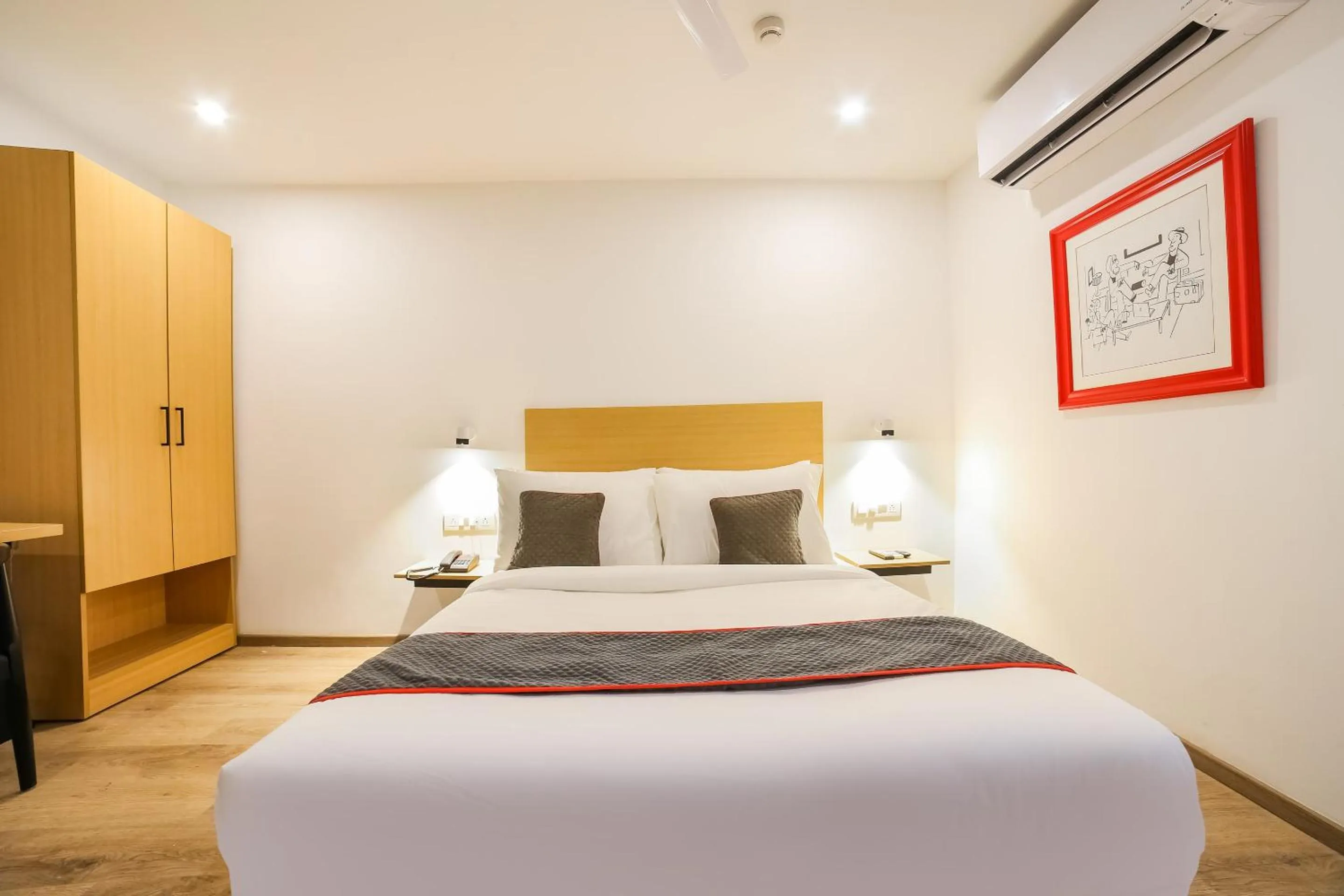 Bedroom, Bed in Super Townhouse Near Appu Ghar