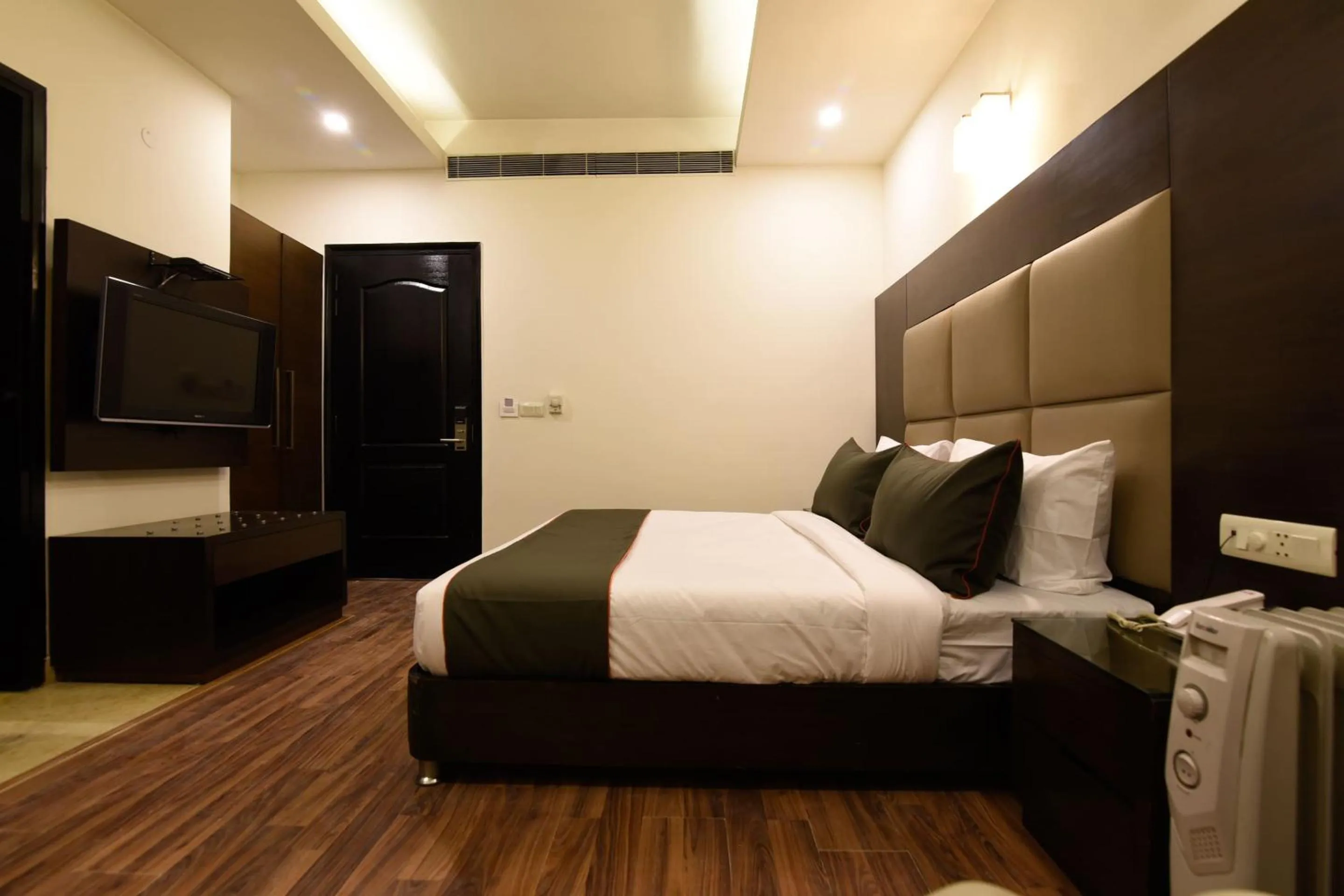 Bedroom, Bed in Hotel O Venkata Sai Sadan Mathrusree Nagar