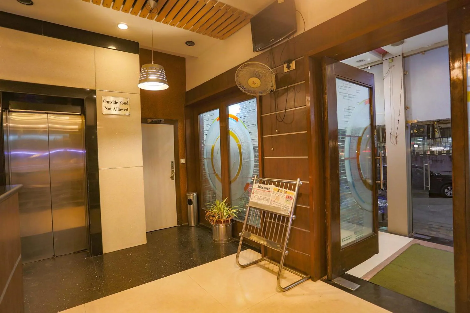 elevator in FabHotel Midland