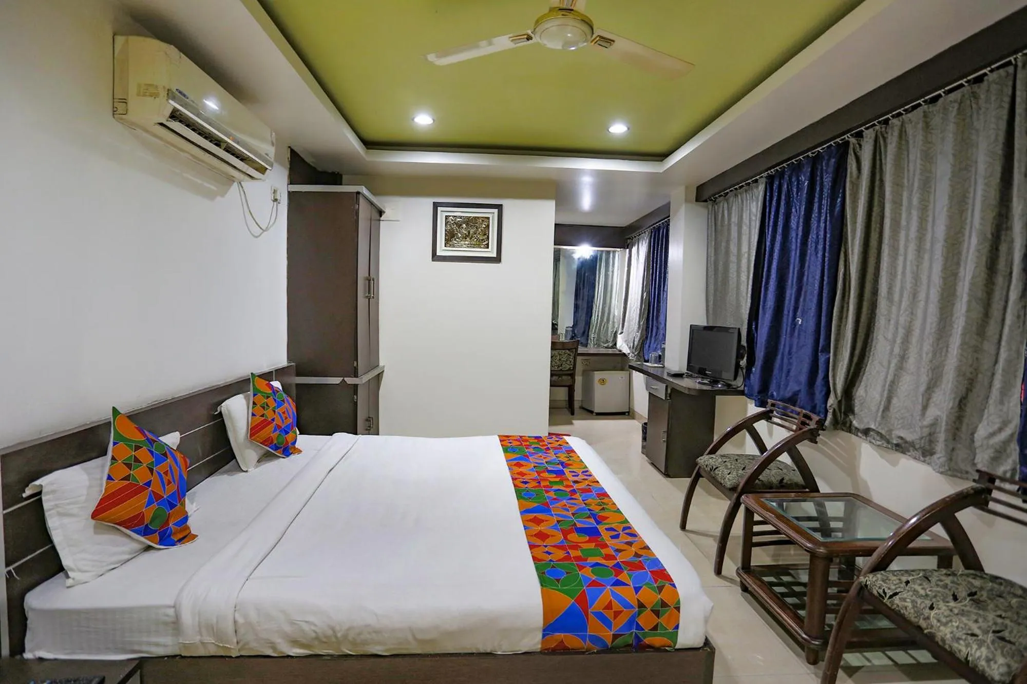 Bed in FabHotel Midland