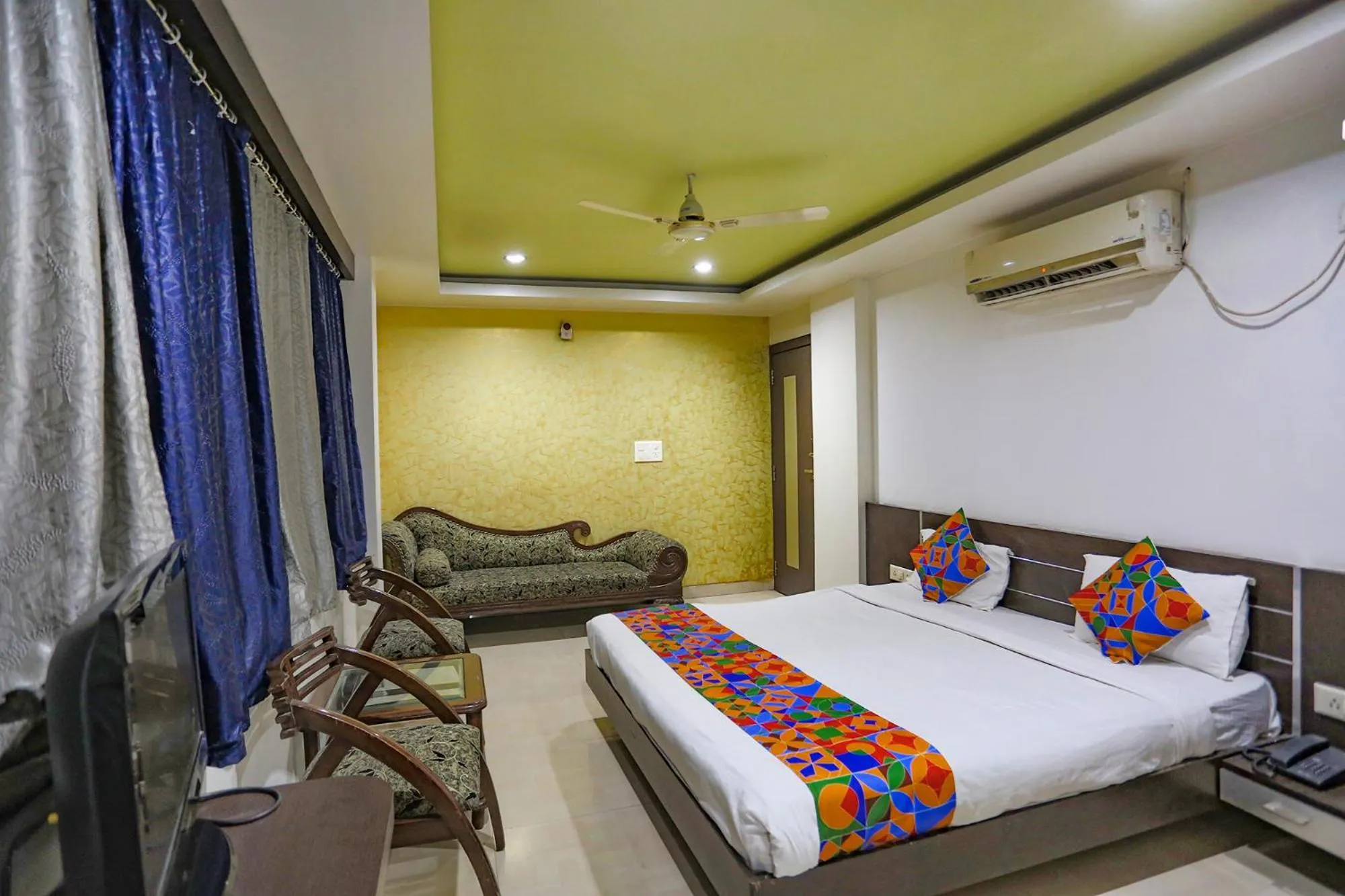 Bed in FabHotel Midland