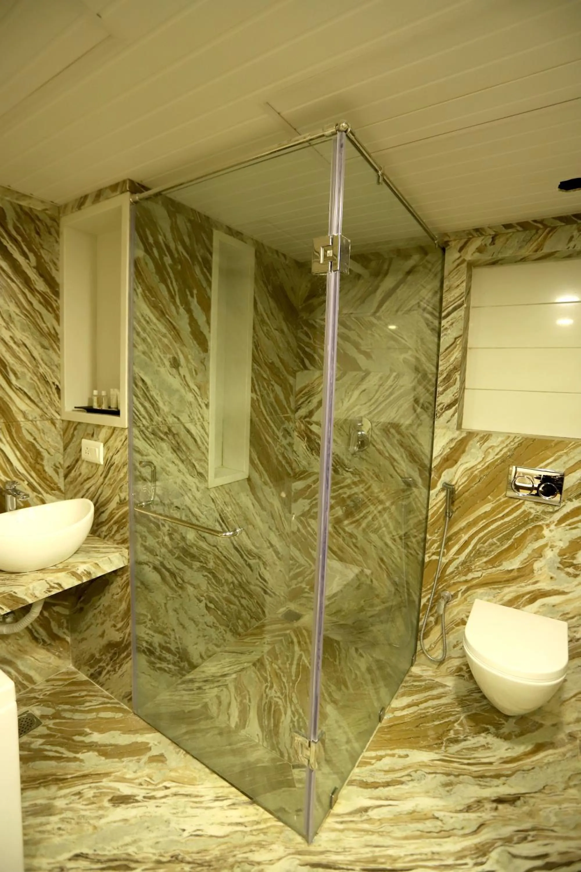 Bathroom in Hotel Grand Girdhar