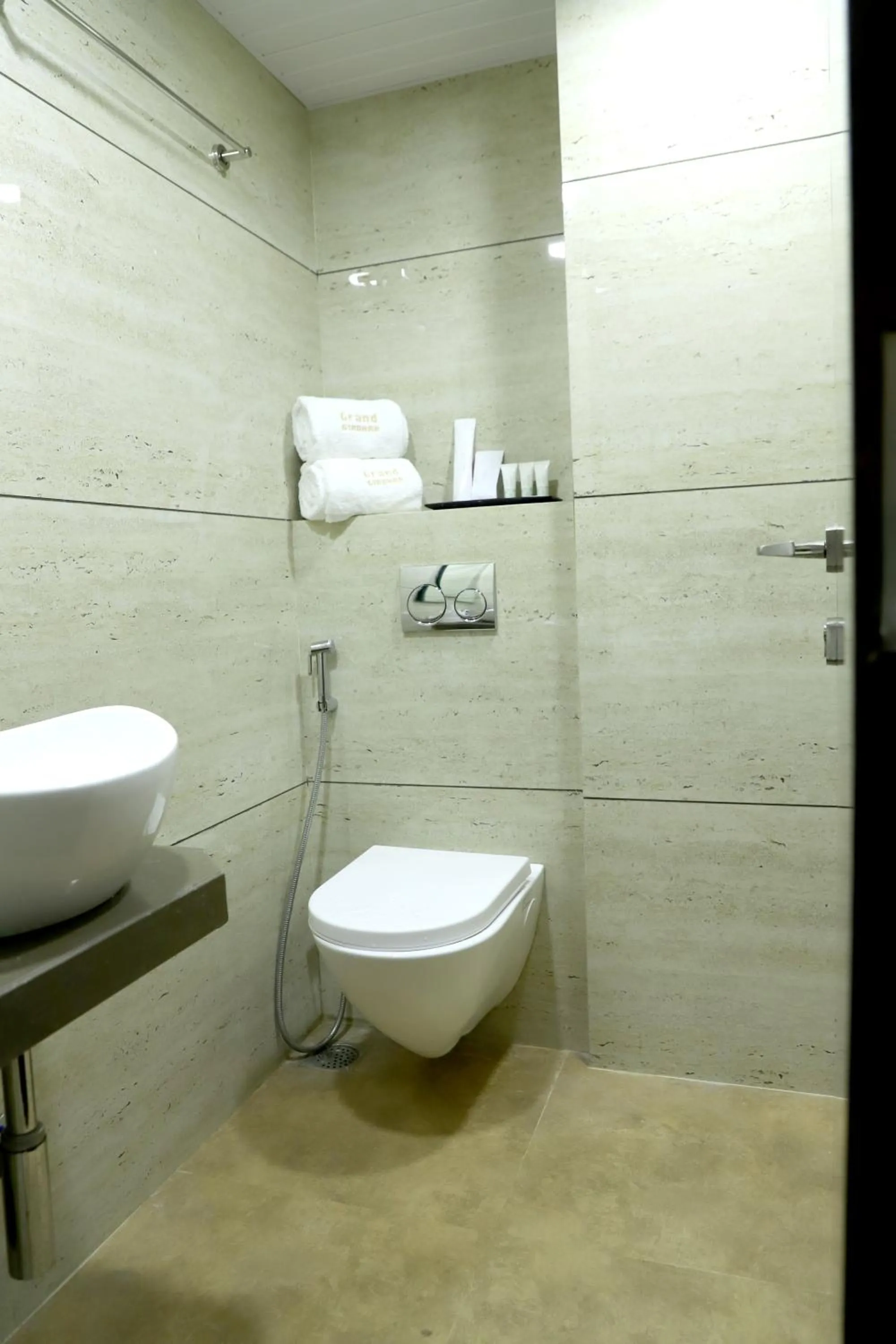 Bathroom in Hotel Grand Girdhar