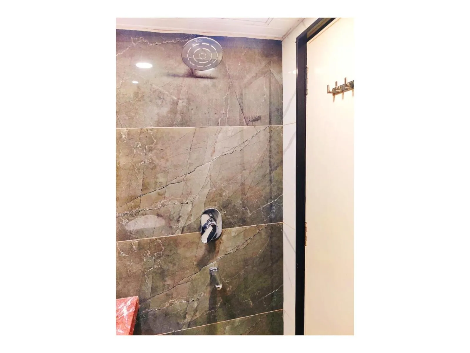 Bathroom in Hotel Grand Girdhar