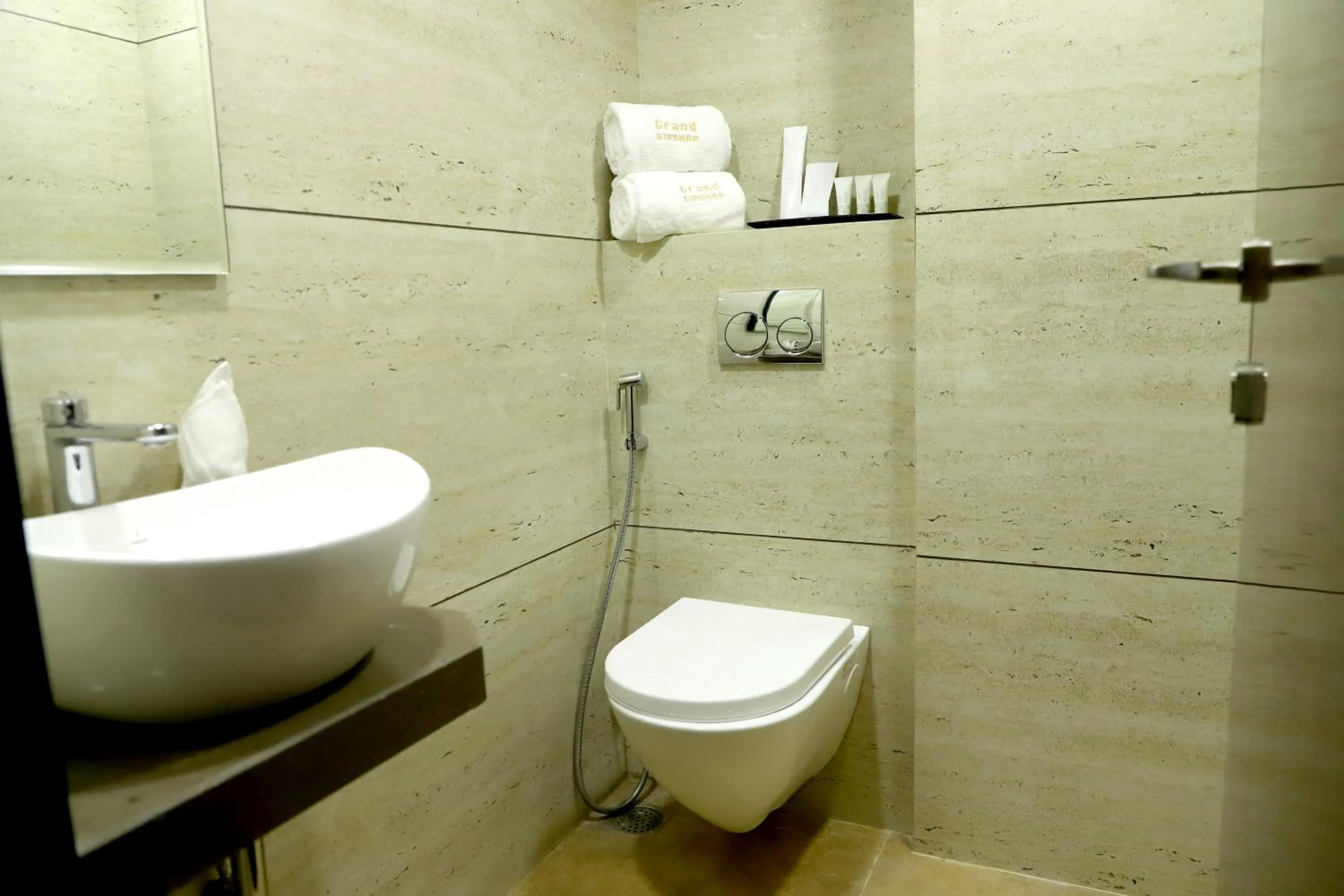 Bathroom in Hotel Grand Girdhar