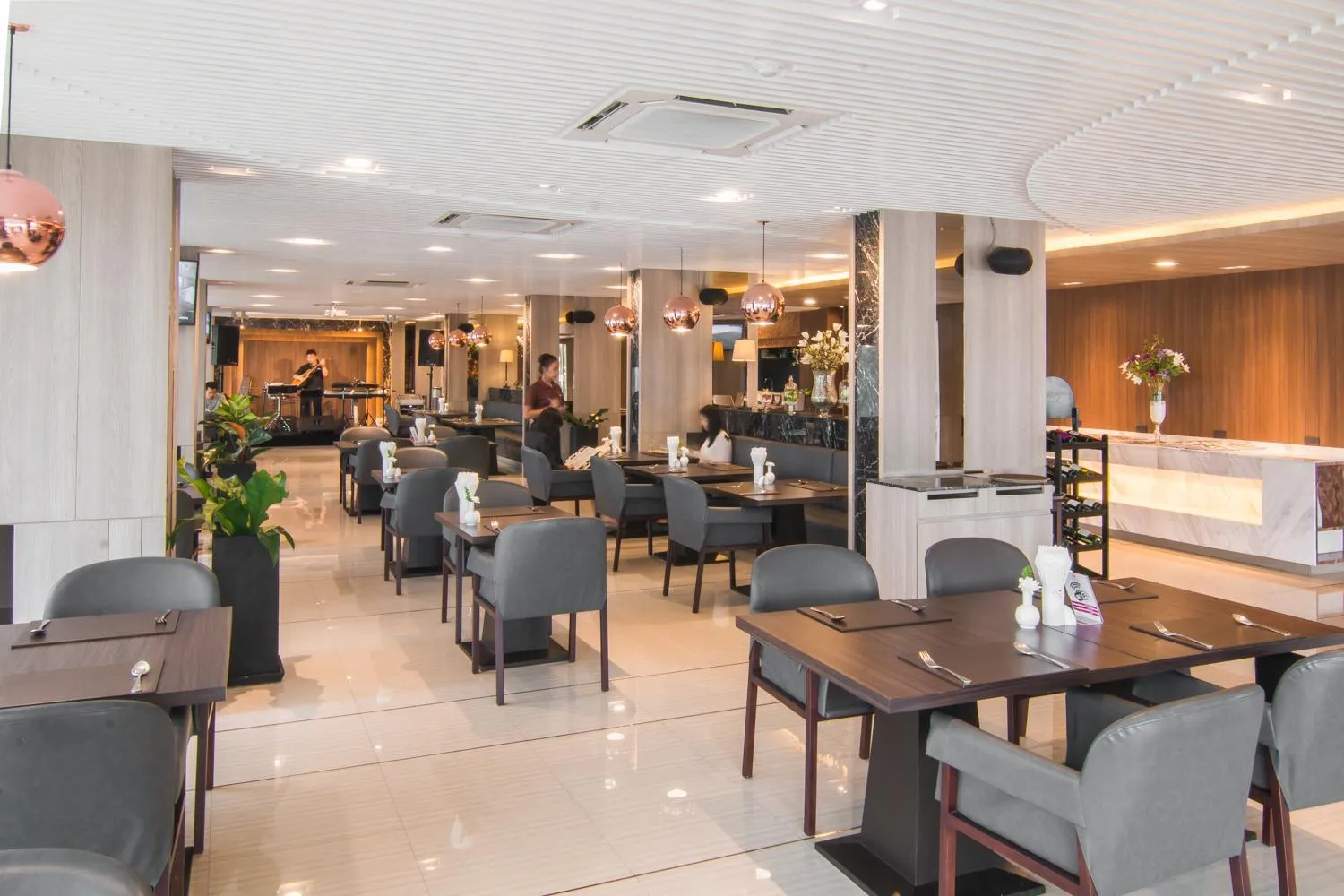 Restaurant/places to eat in Pacific Park Hotel