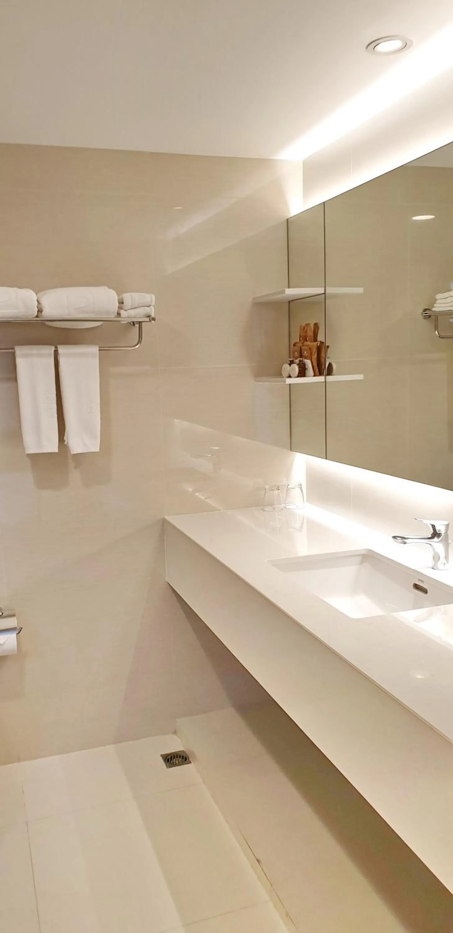 Bathroom in Pacific Park Hotel