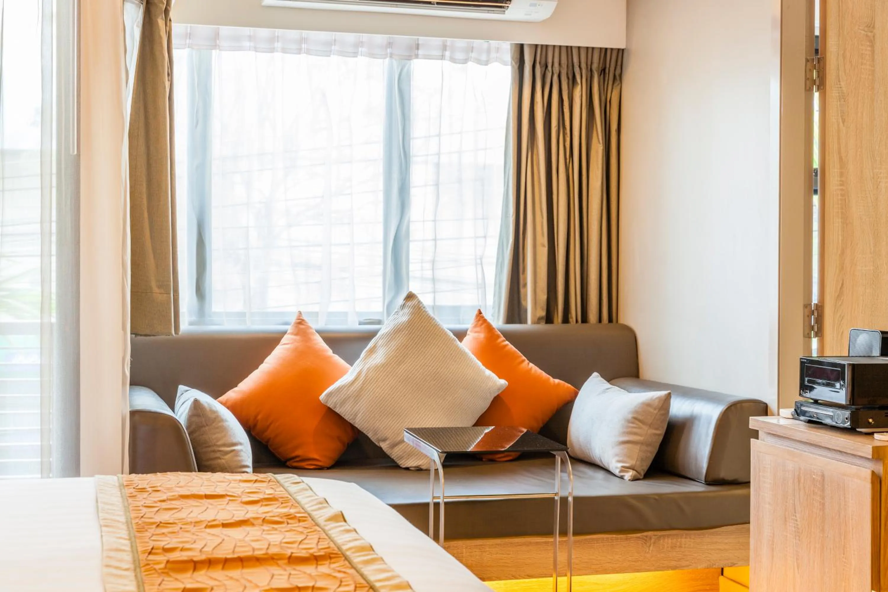 Seating area, Bed in Pacific Park Hotel