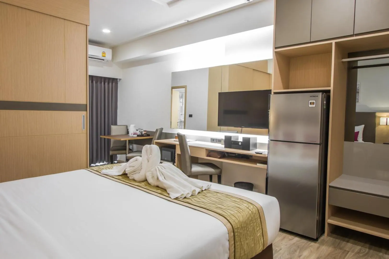 Bedroom, Bed in Pacific Park Hotel