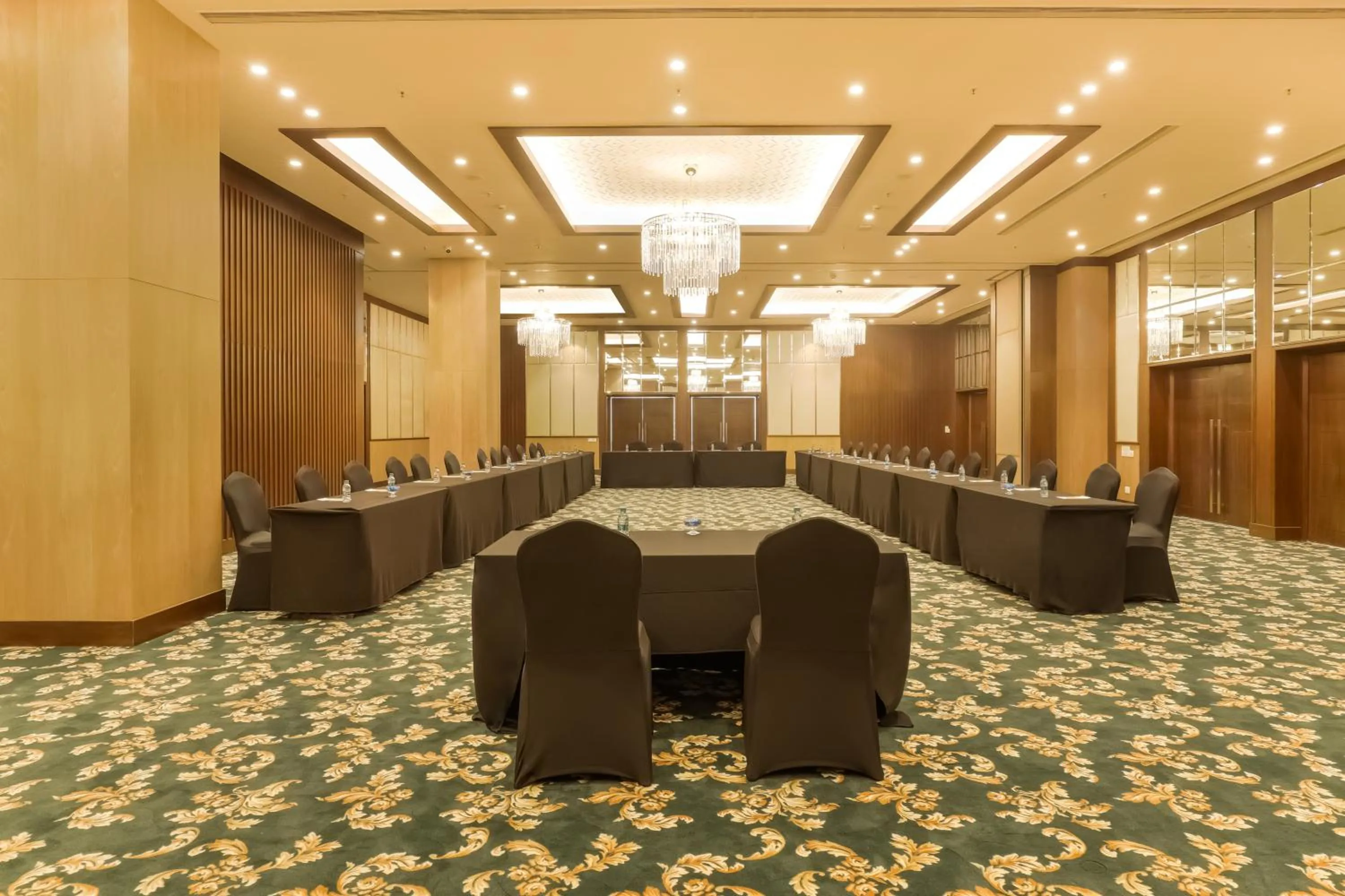 Banquet/Function facilities in Lemon Tree Hotel, Aligarh