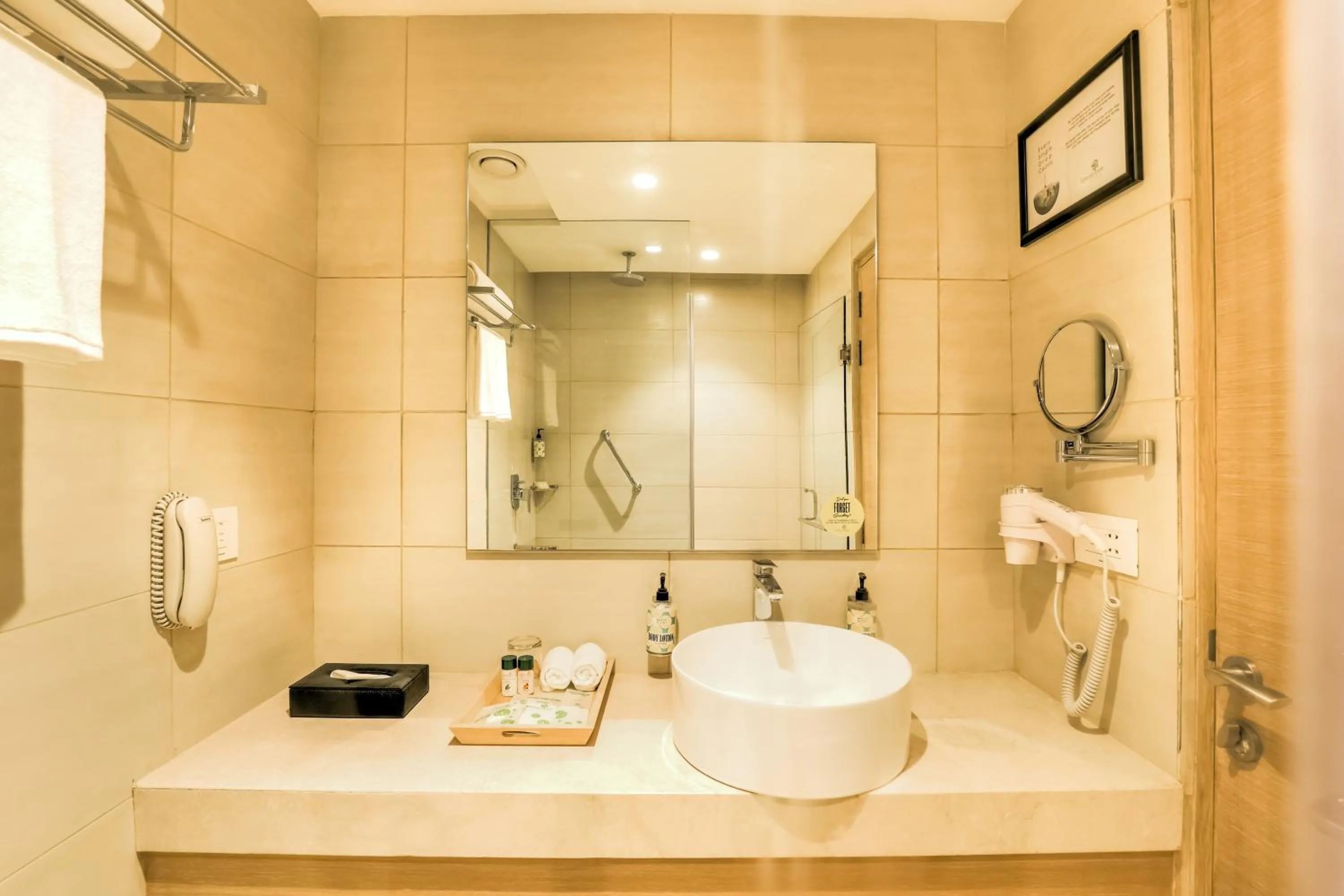 Bathroom in Lemon Tree Hotel, Aligarh