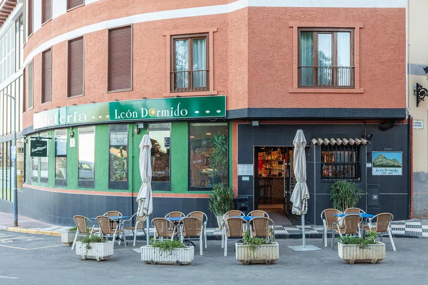 Lounge or bar in Hostal León Dormido