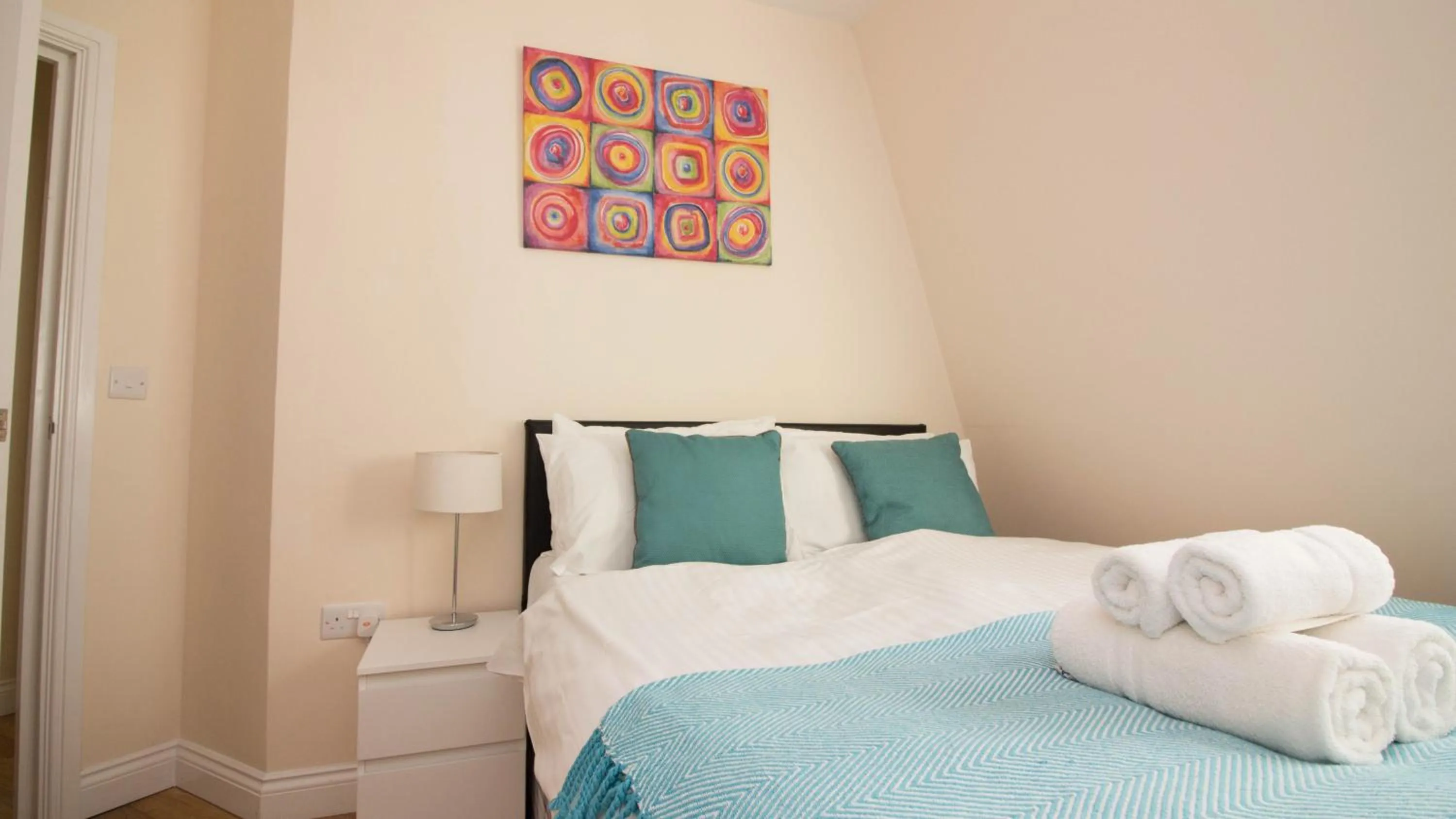 Other, Bed in StayZo Serviced Accommodation 16 Premier Lodge