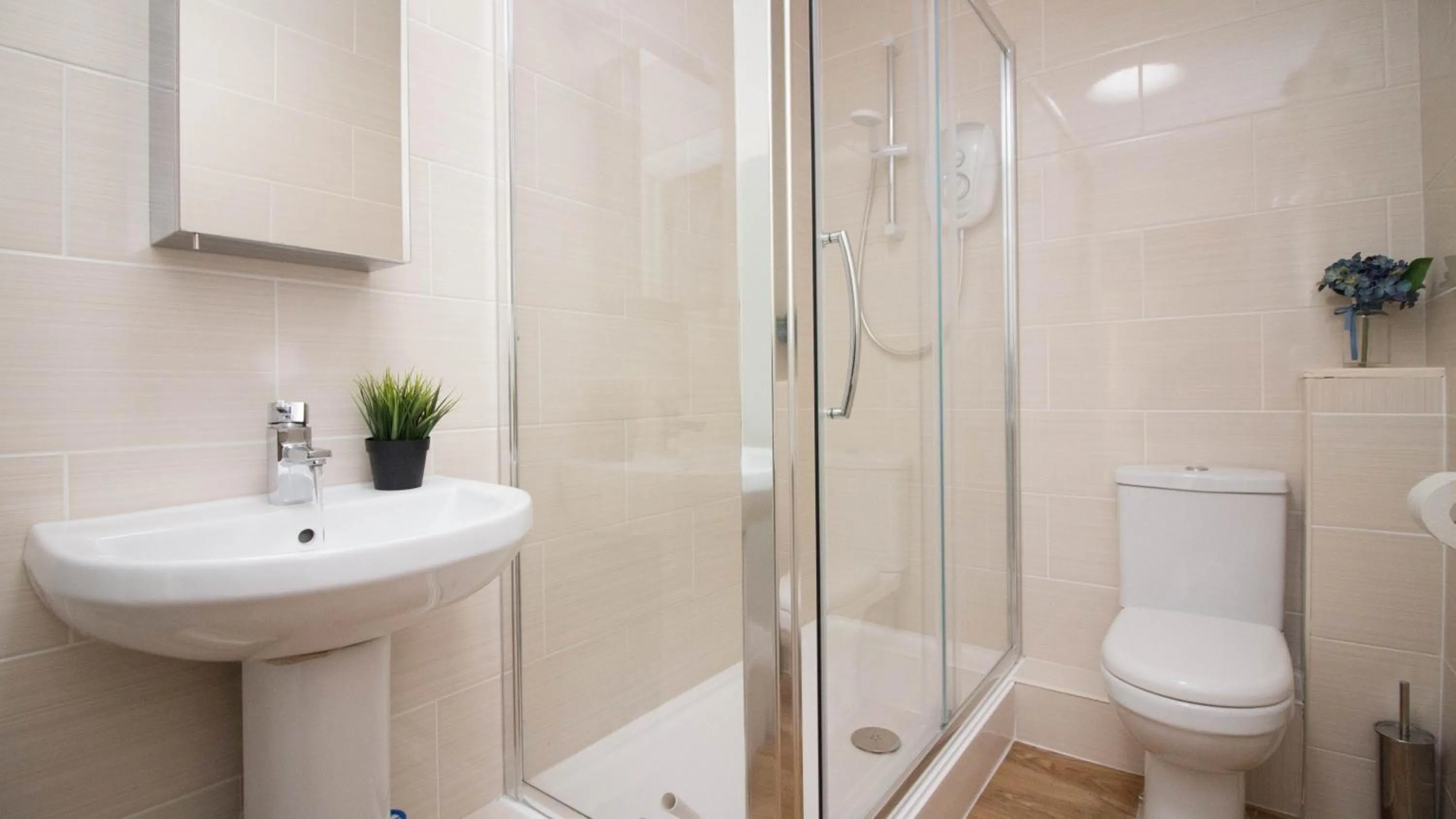 Other in StayZo Serviced Accommodation 16 Premier Lodge