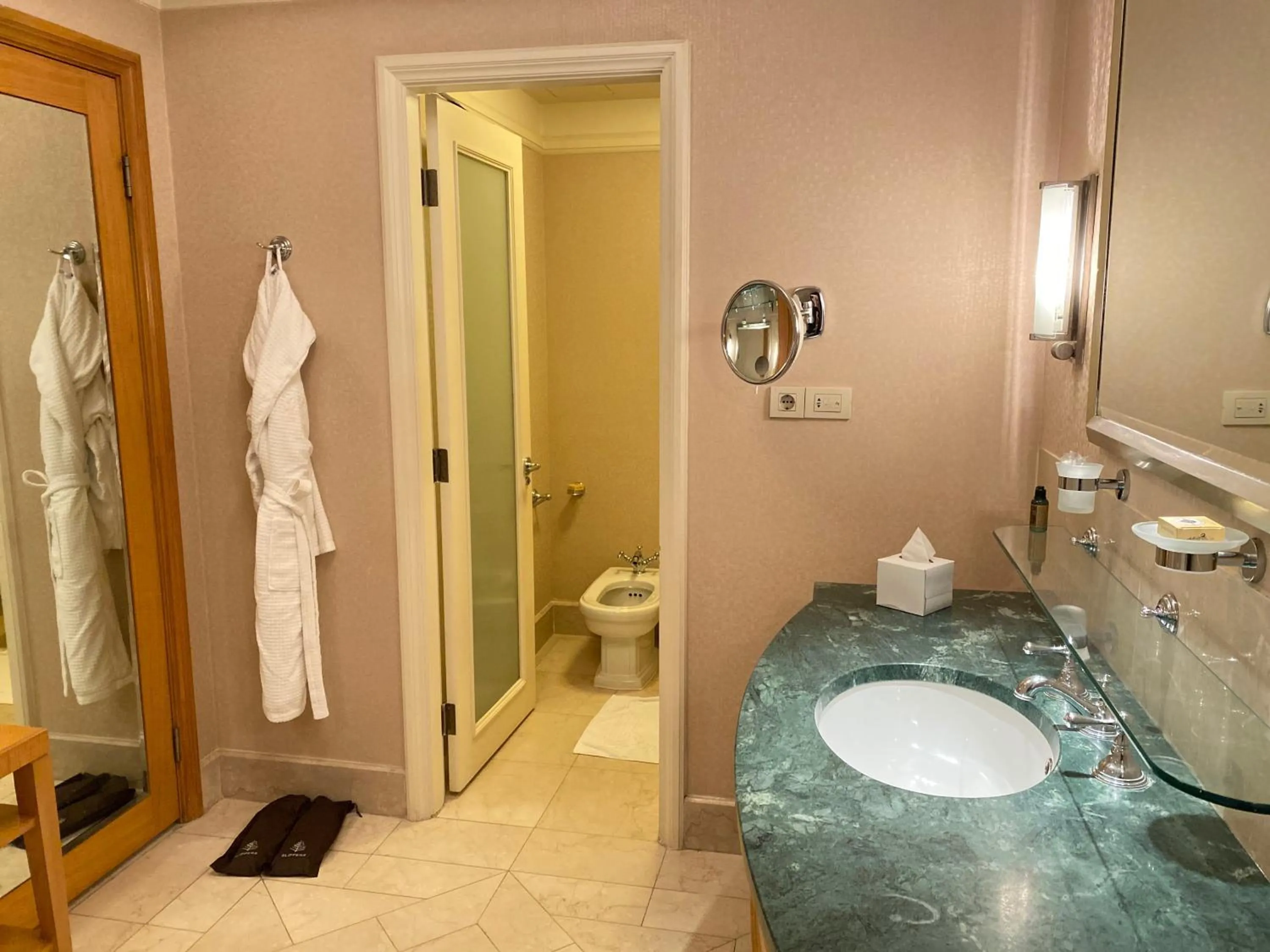 Bathroom in Chez Haytham At Four Seasons Nile Plaza Residential Suite