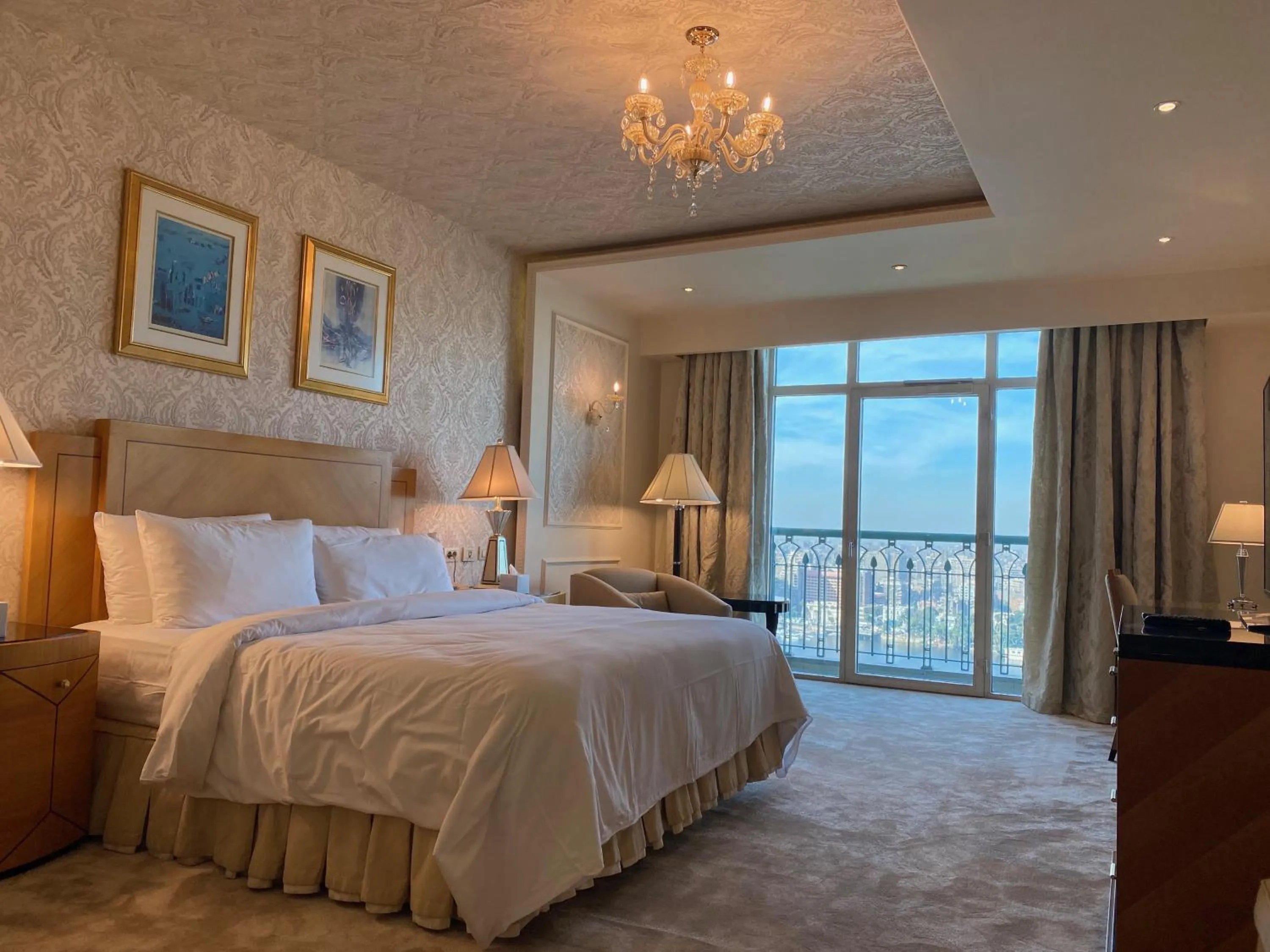 City view, Bed in Chez Haytham At Four Seasons Nile Plaza Residential Suite
