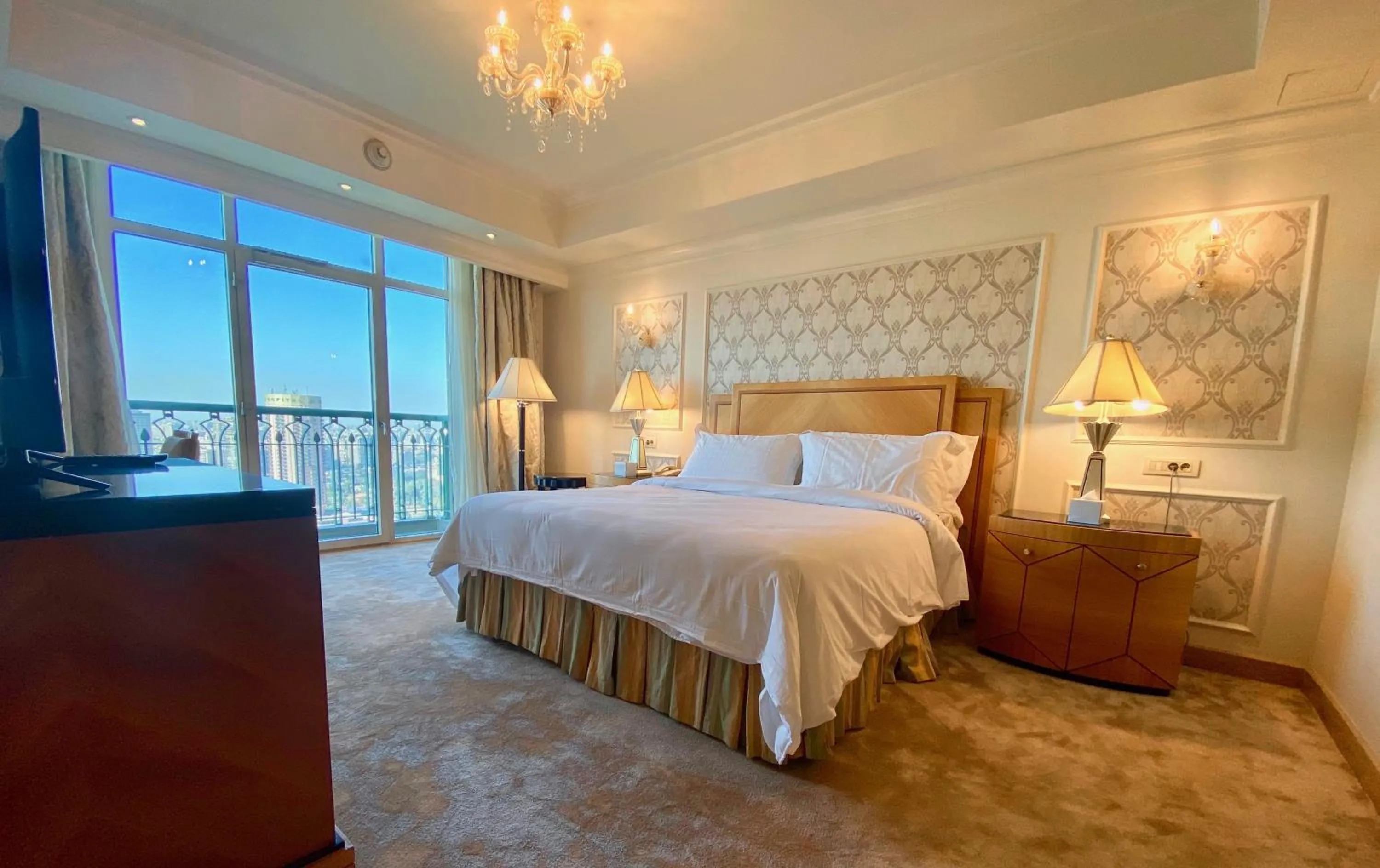 Bedroom, Bed in Chez Haytham At Four Seasons Nile Plaza Residential Suite