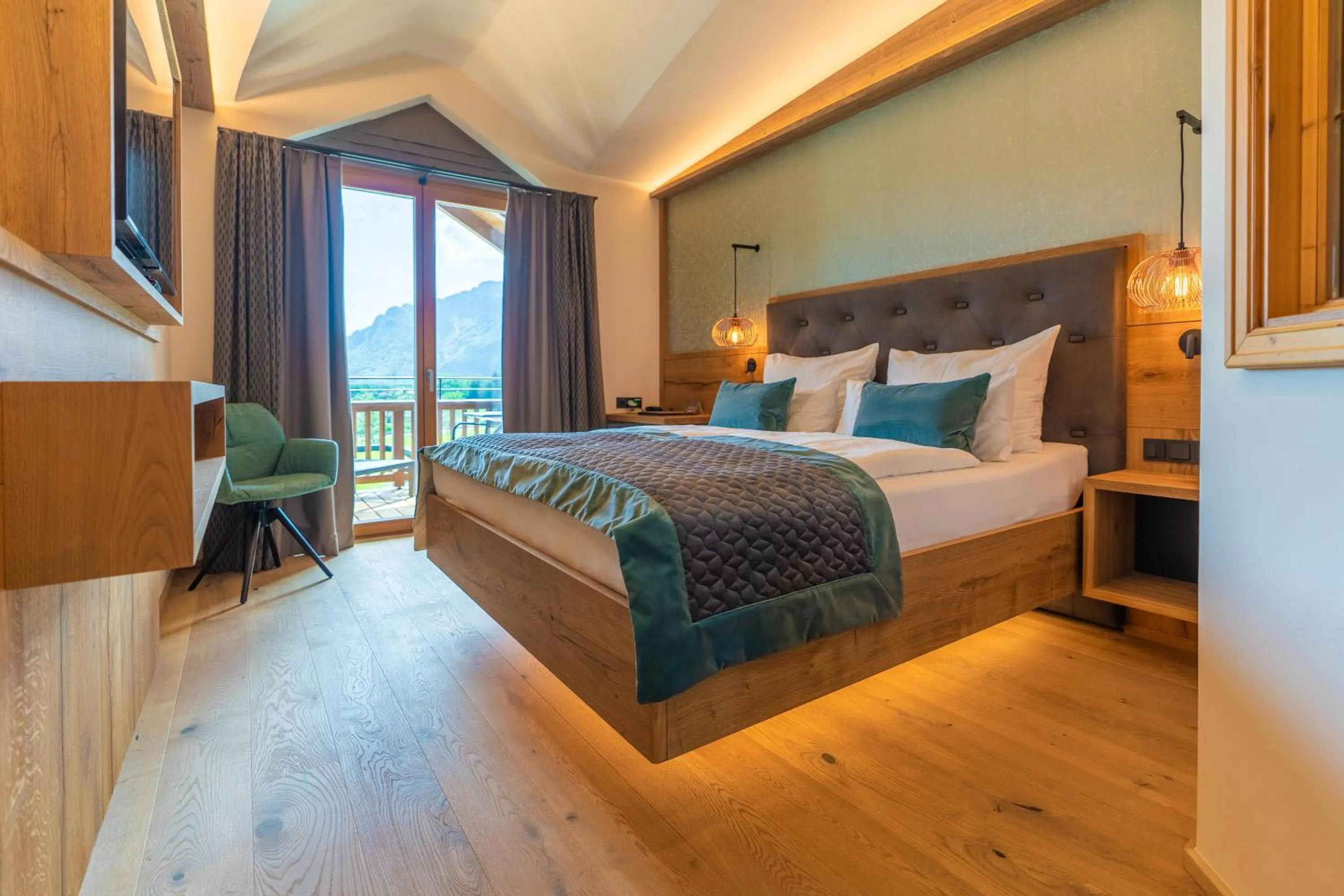 Photo of the whole room, Bed in Laschenskyhof Hotel & Spa