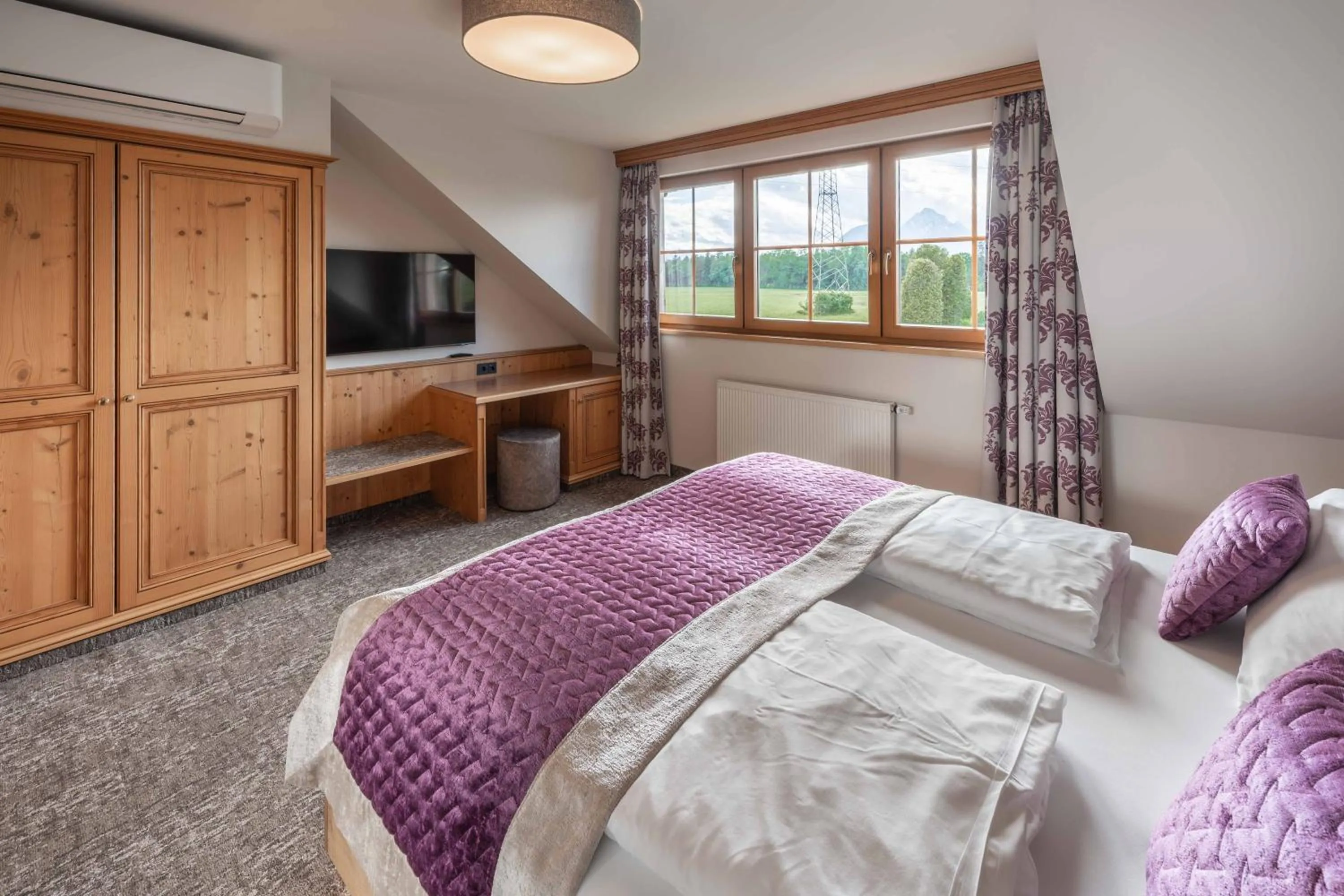 Photo of the whole room, Bed in Laschenskyhof Hotel & Spa