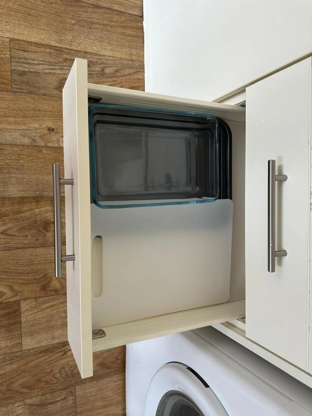 kitchen in Stylish Accommodation in Southampton City Centre 10