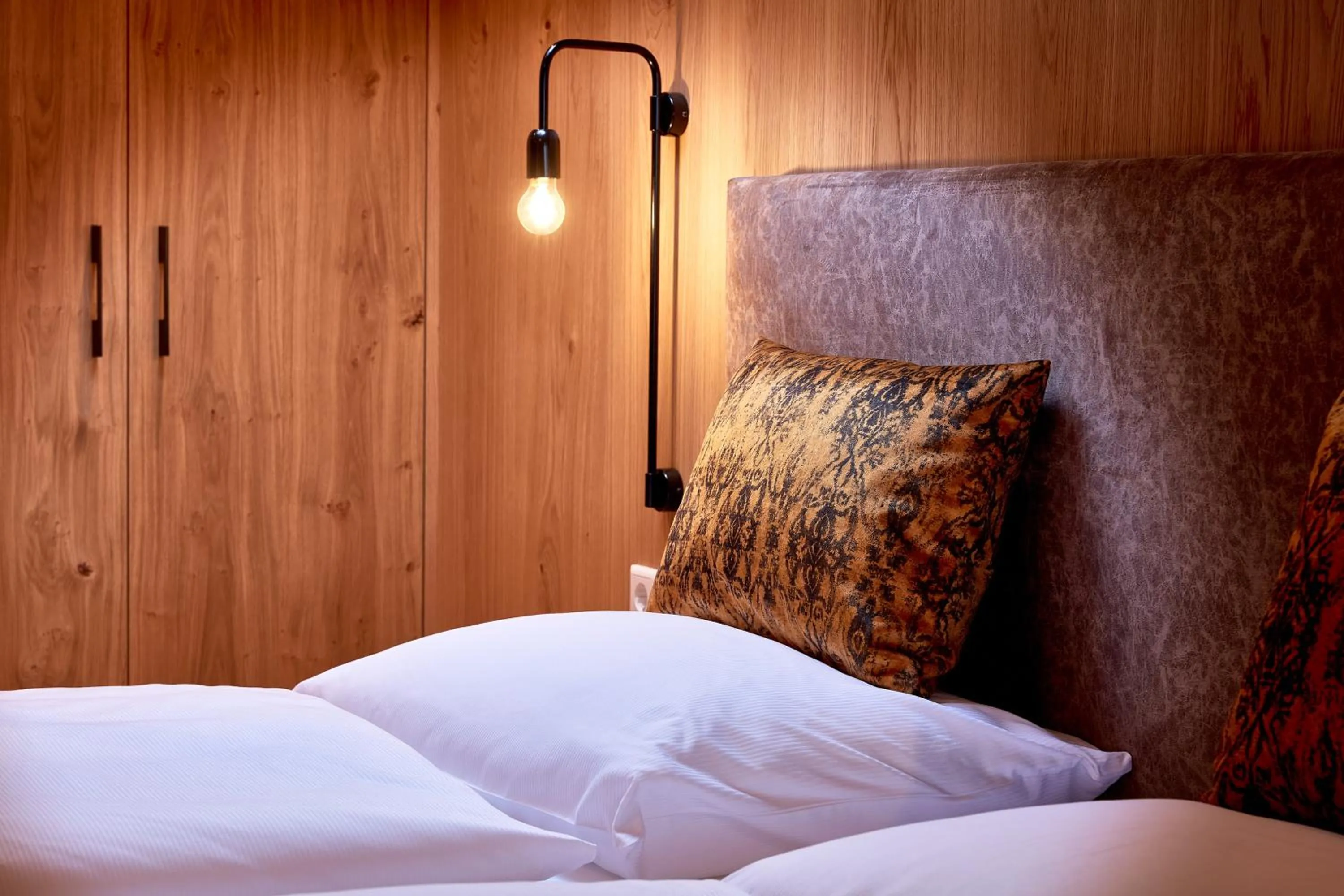 Bed in HOTEL SONNBLICK, Kaprun, Salzburg - am Kitzsteinhorn Gletscher