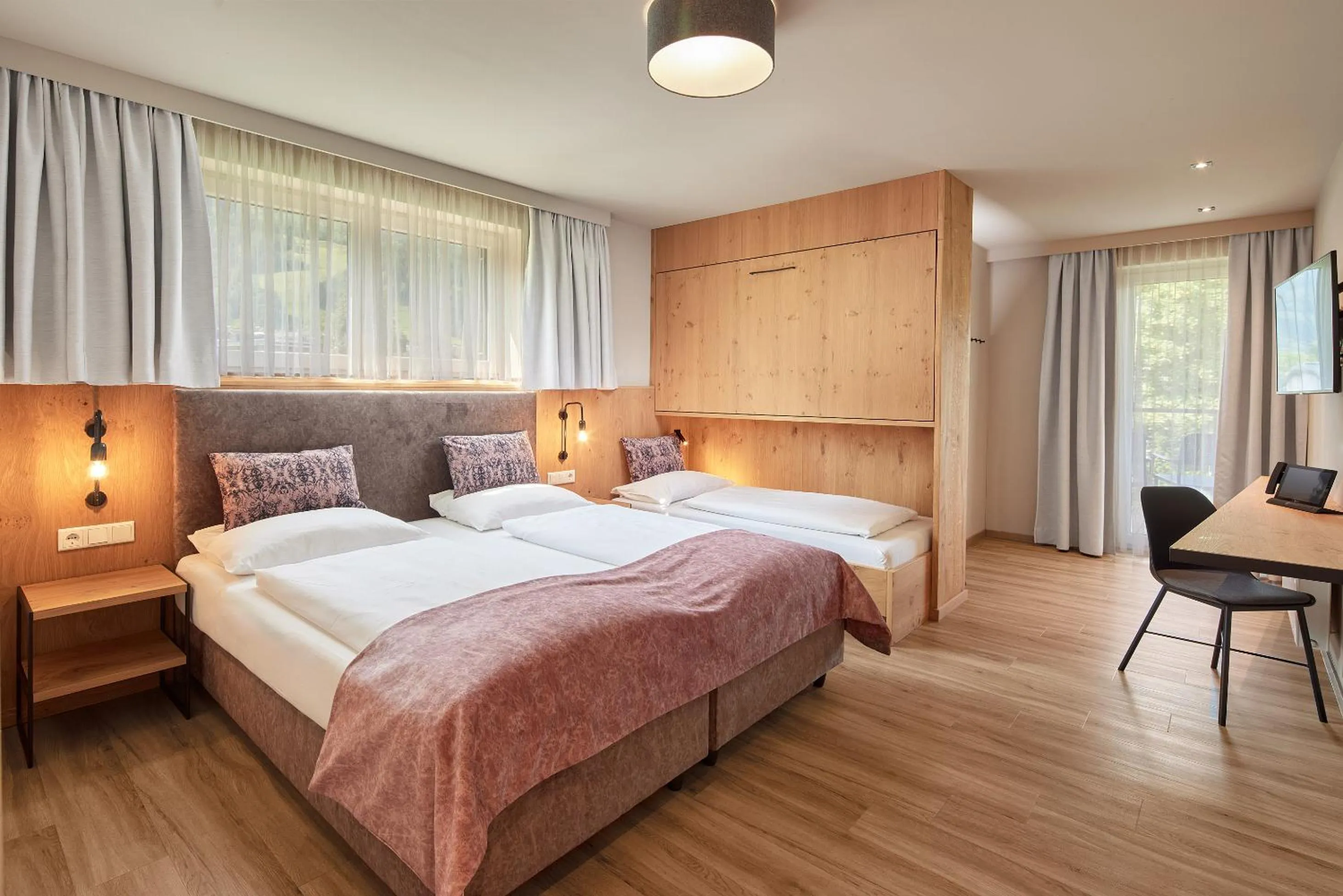 Photo of the whole room, Bed in HOTEL SONNBLICK, Kaprun, Salzburg - am Kitzsteinhorn Gletscher