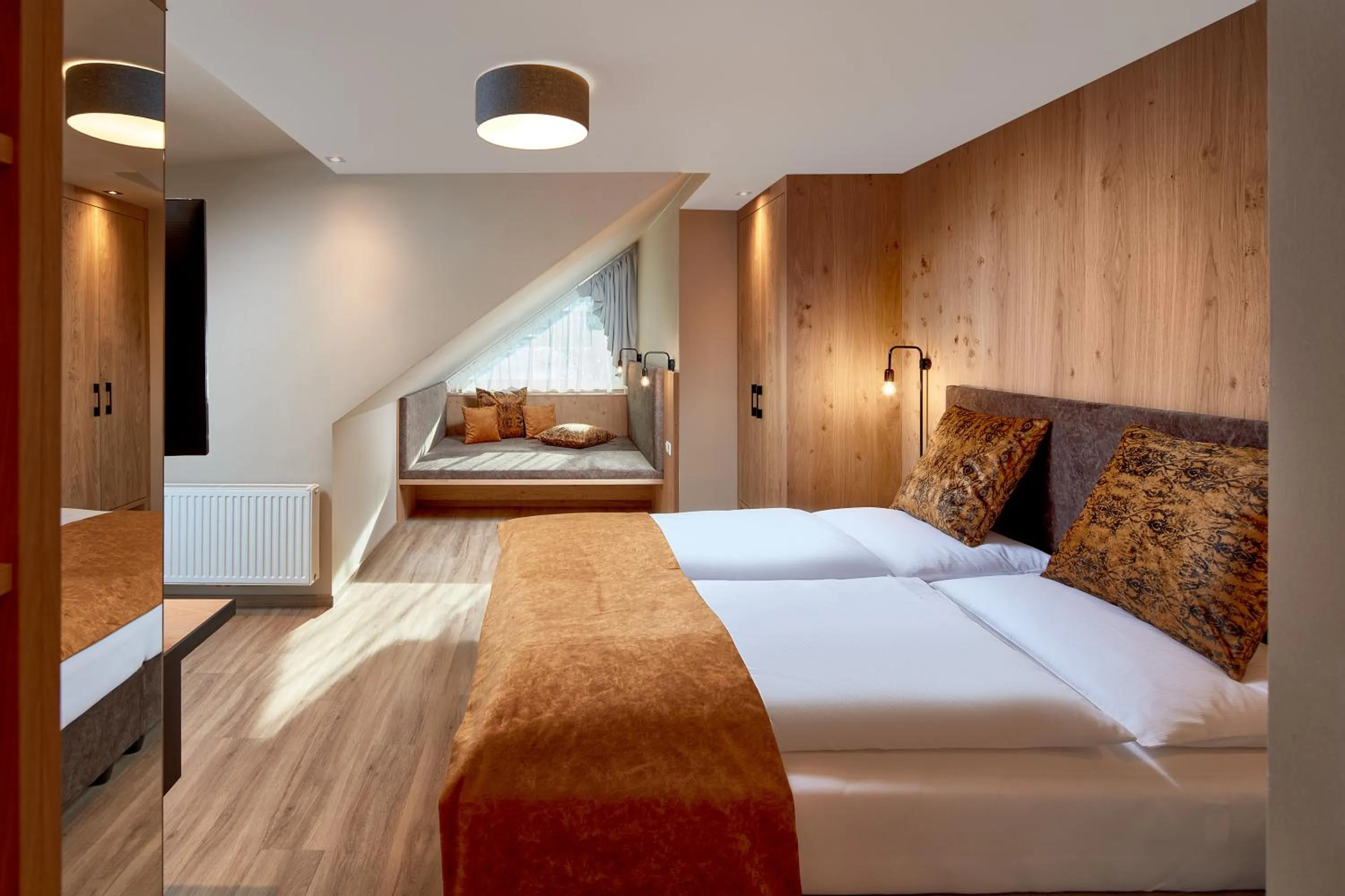 Bed in HOTEL SONNBLICK, Kaprun, Salzburg - am Kitzsteinhorn Gletscher