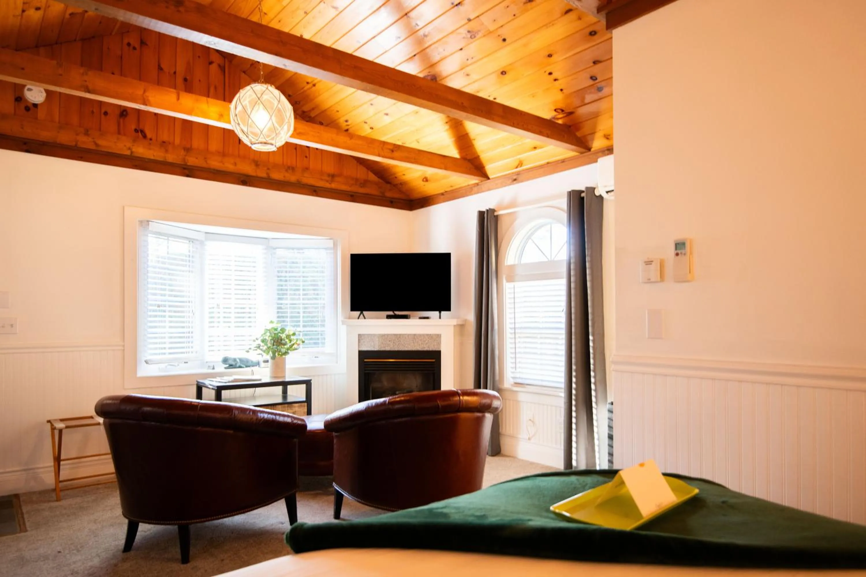 TV and multimedia in Sand Bar Cottage Inn