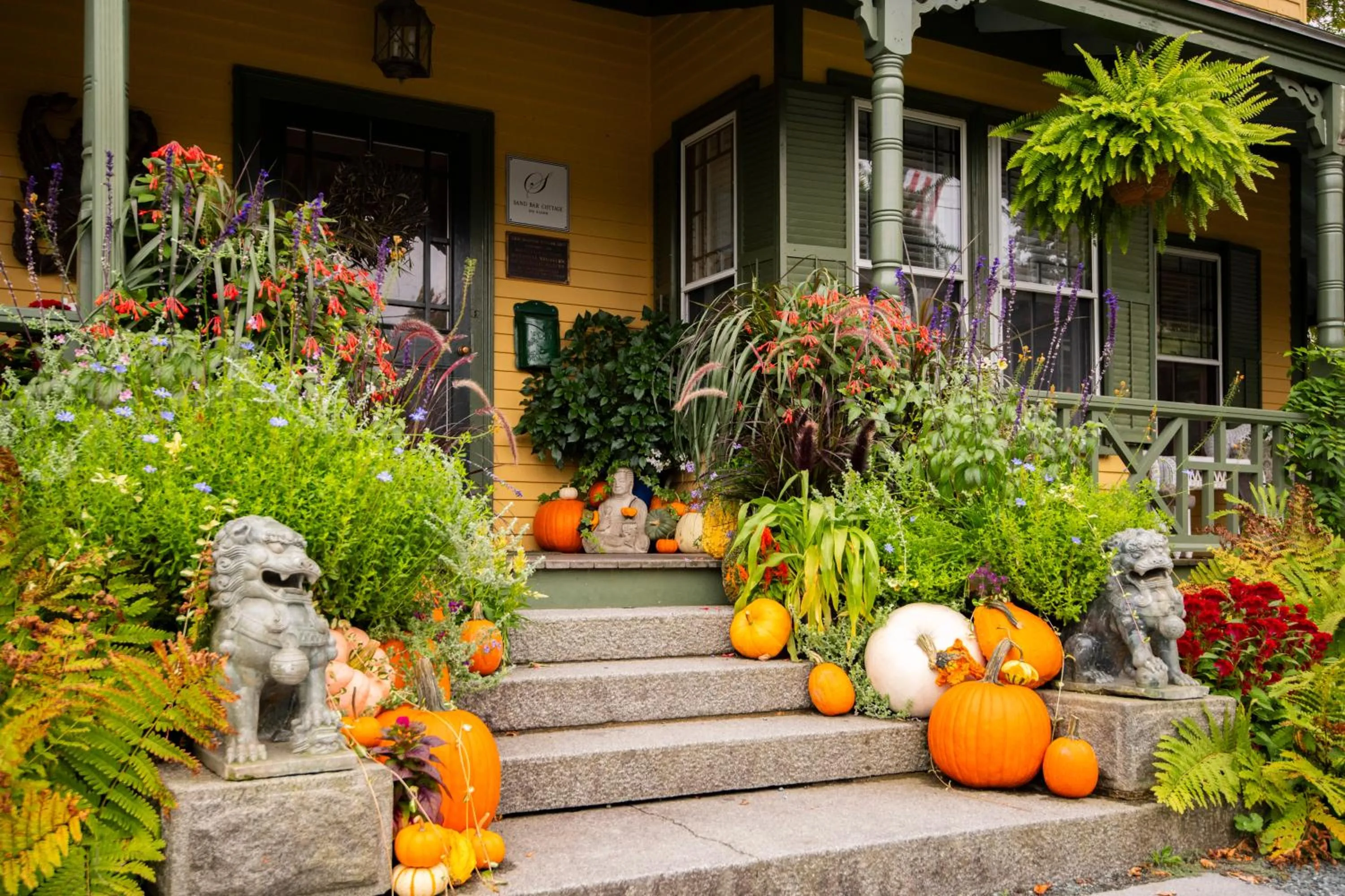 Facade/entrance in Sand Bar Cottage Inn
