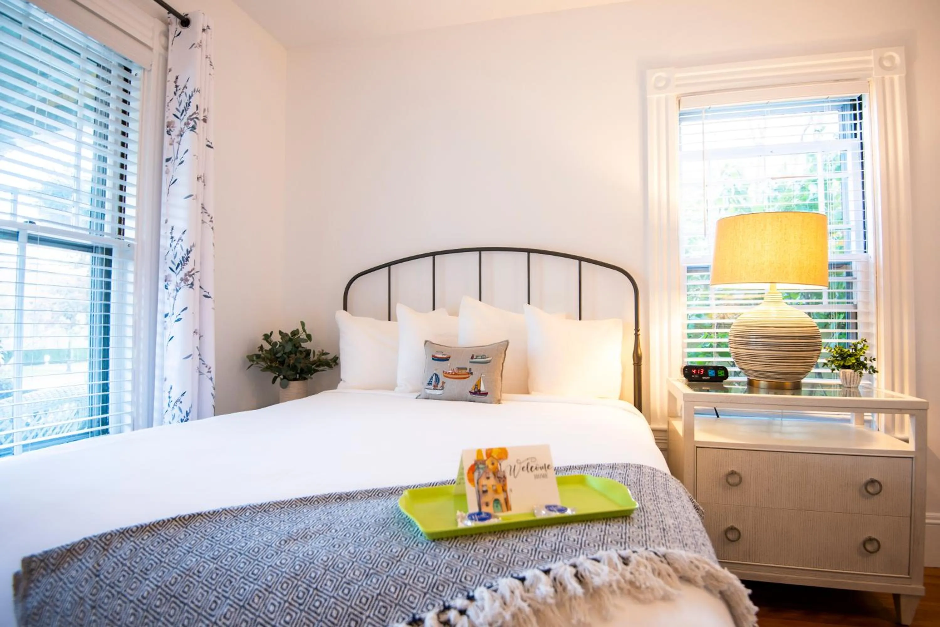 Bed in Sand Bar Cottage Inn