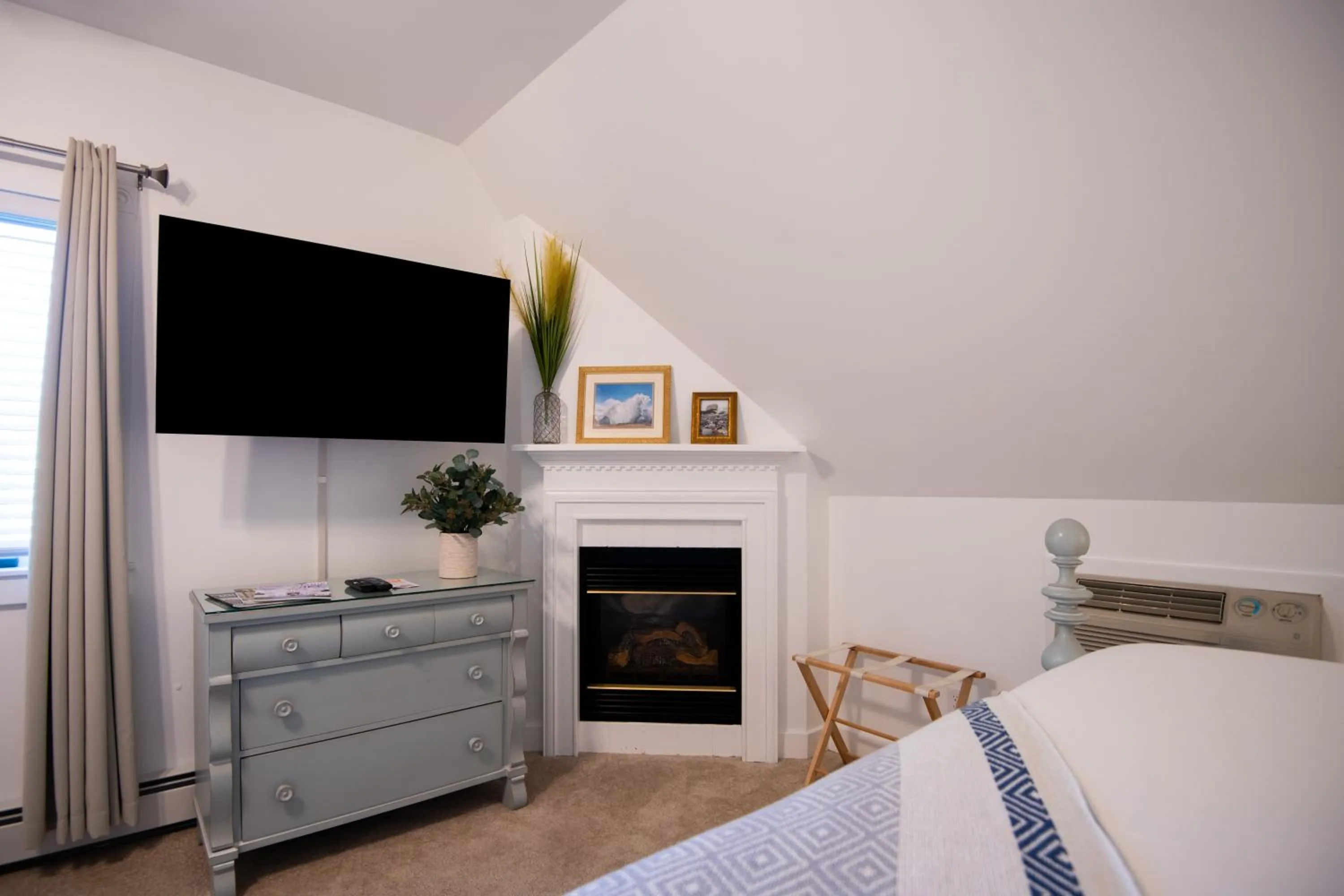 Bed in Sand Bar Cottage Inn