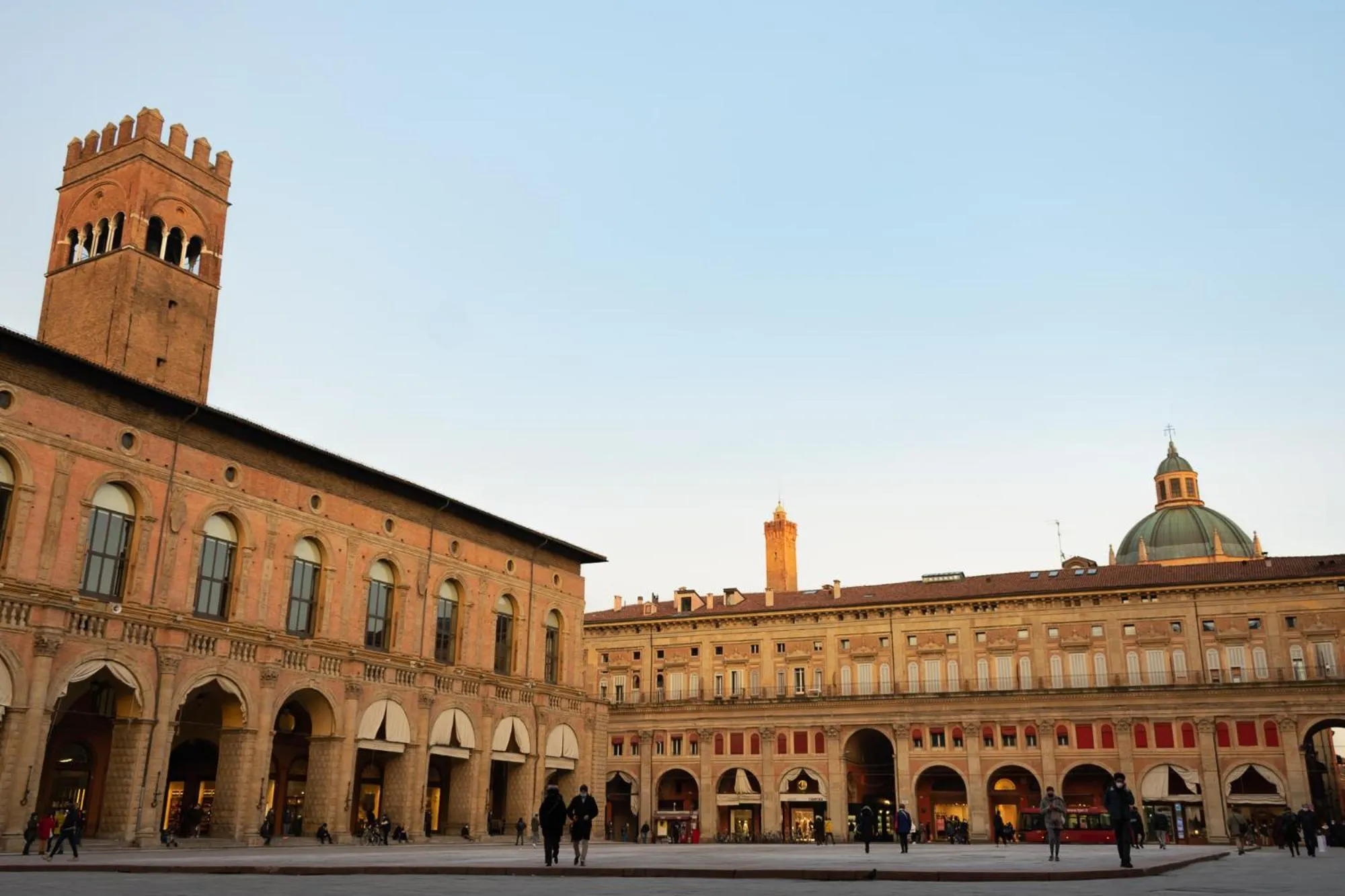 Neighbourhood in Royal Central Room