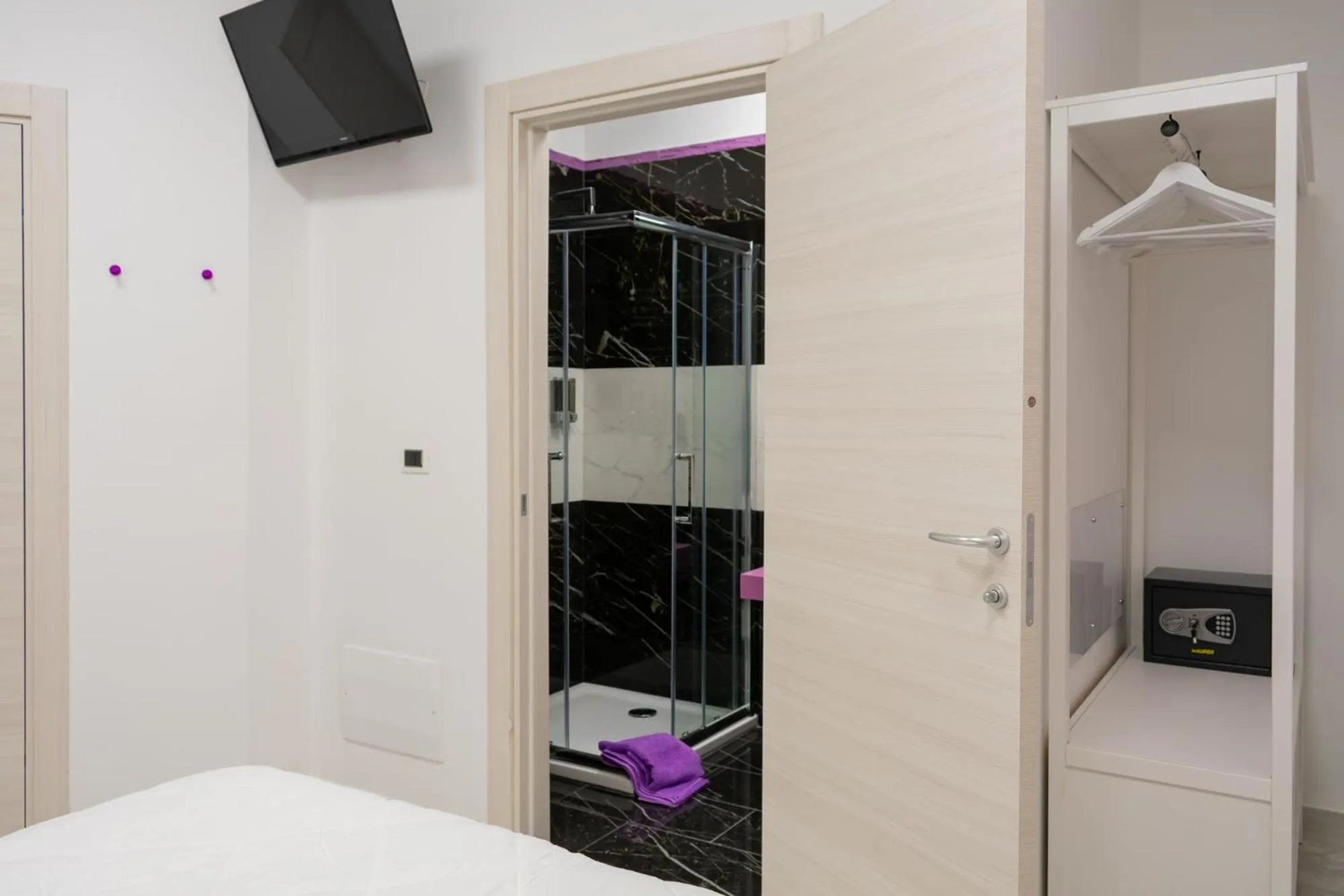 Bedroom, Bed in Royal Central Room