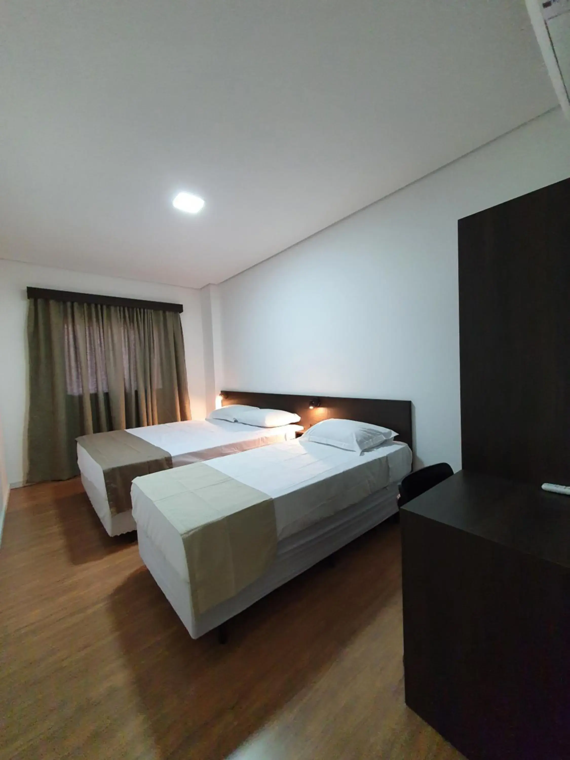 Triple Room with Private Bathroom in Hotel Carmelo Triple Room with Private Bathroom in Hotel Carmelo