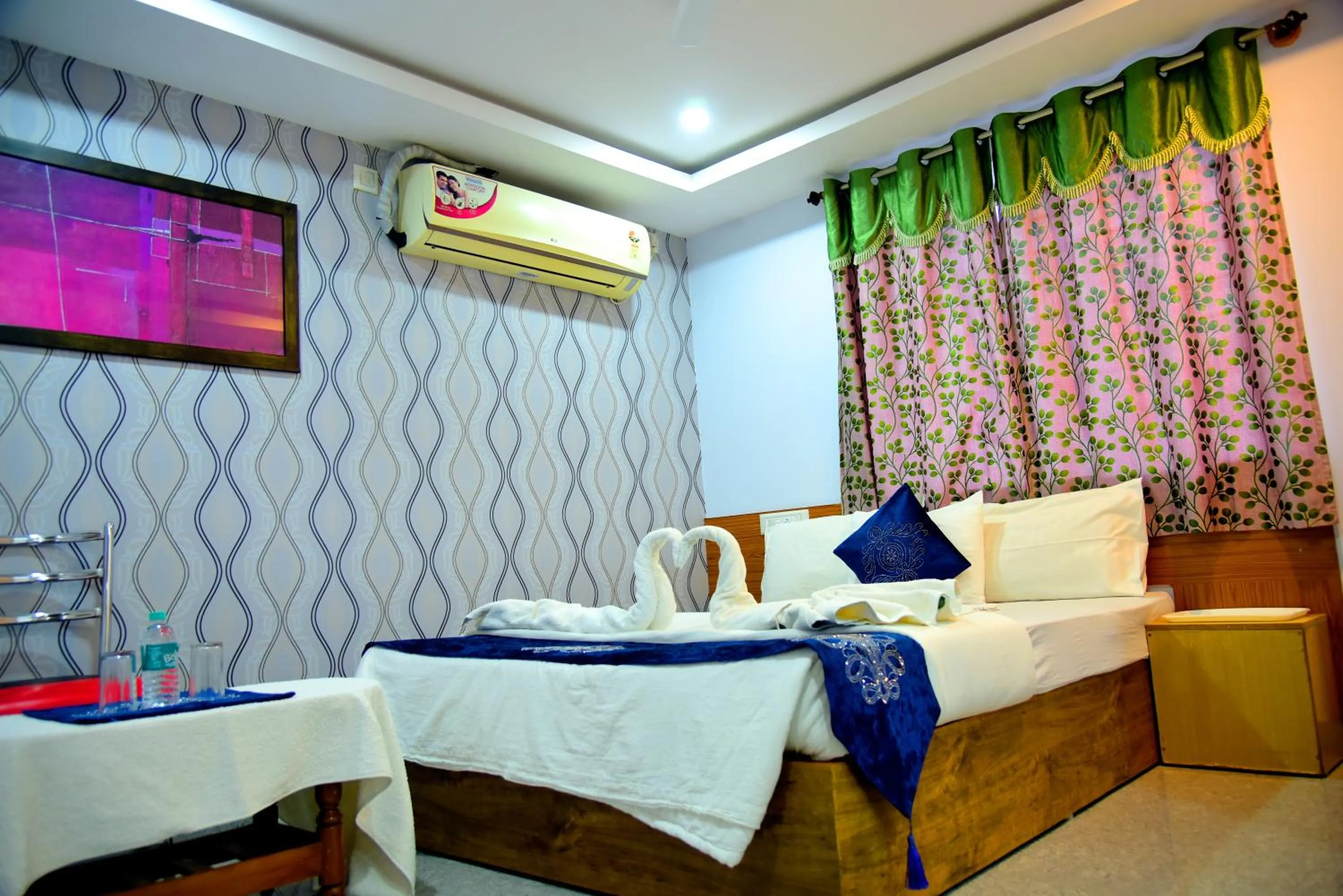 Bed in Hotel Housefinch Residency