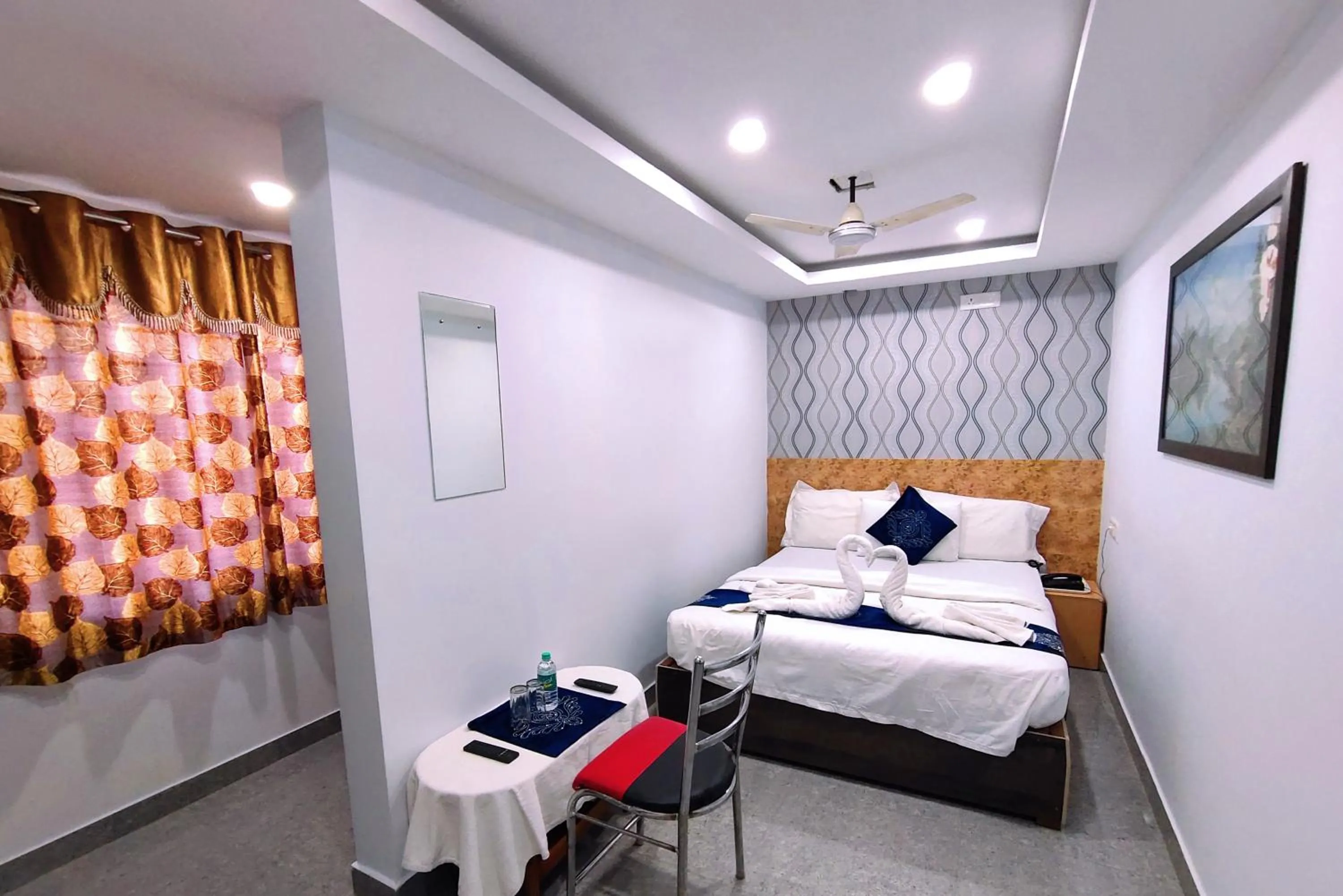 Bed in Hotel Housefinch Residency