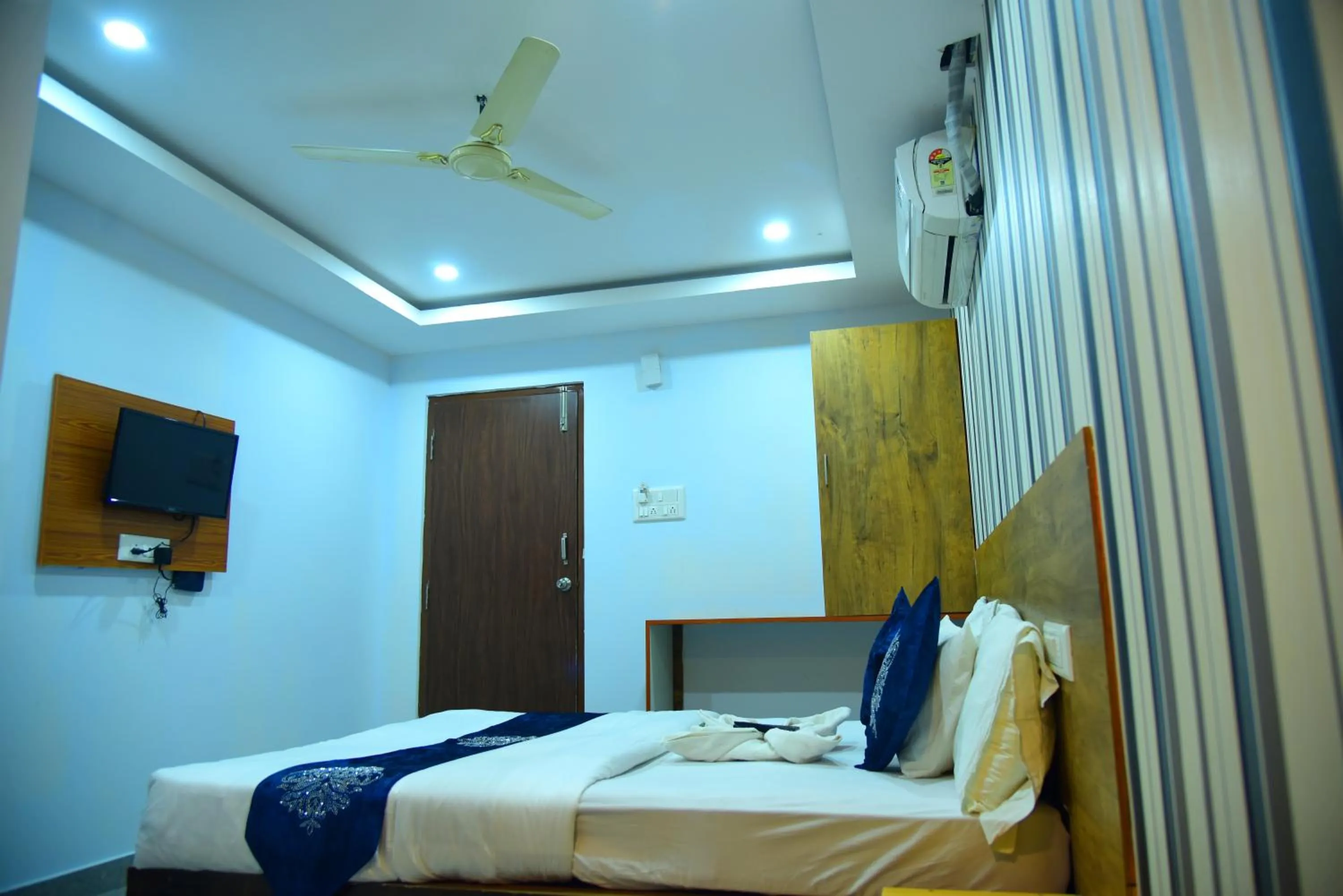 Bed in Hotel Housefinch Residency