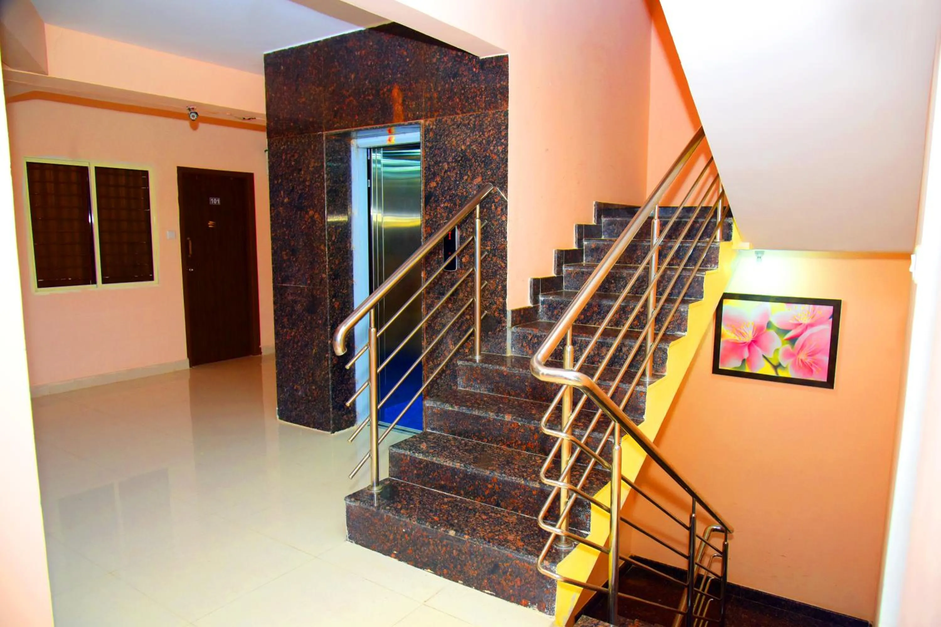 elevator in Hotel Housefinch Residency