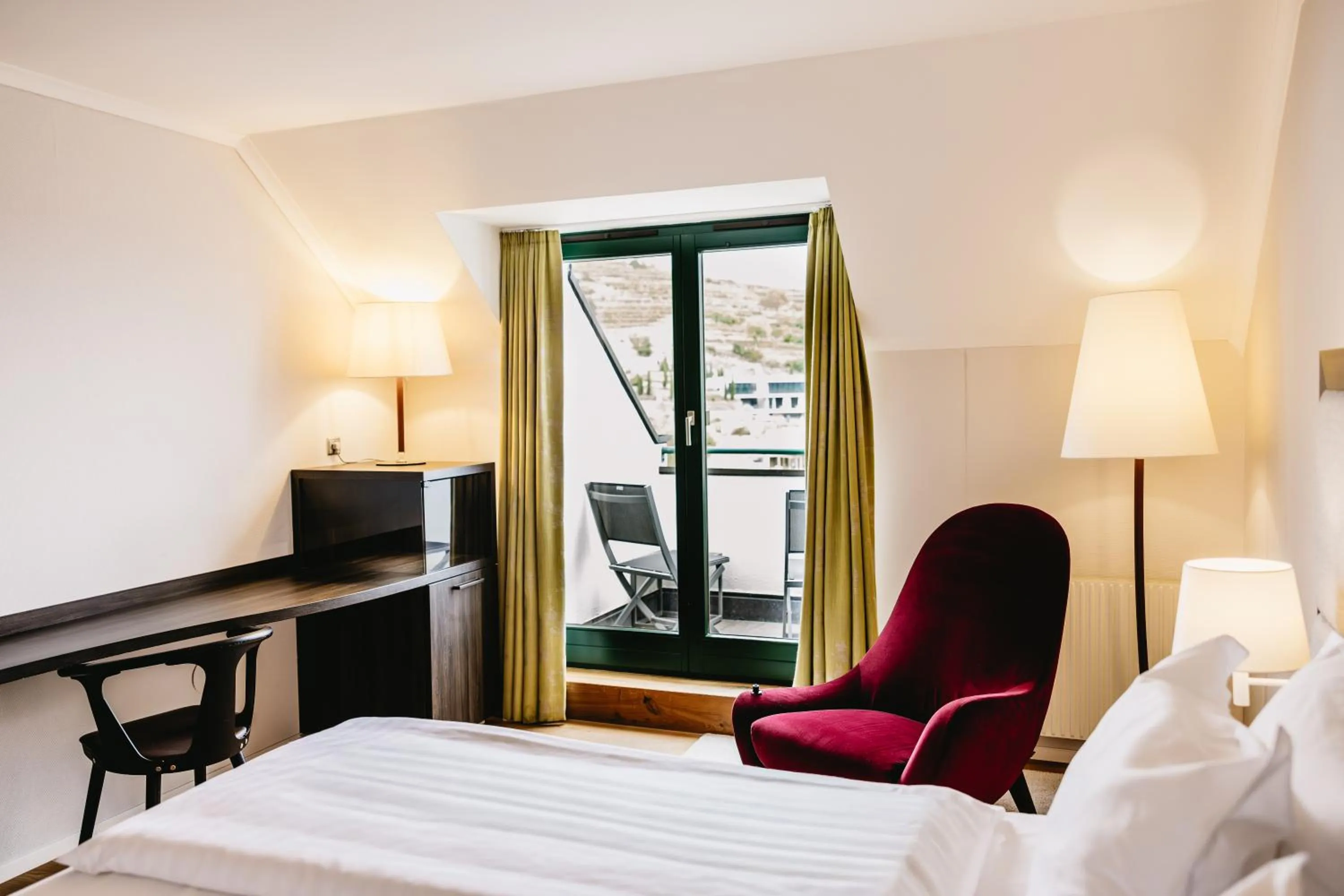 Balcony/Terrace, Bed in Steigenberger Hotel & Spa Krems