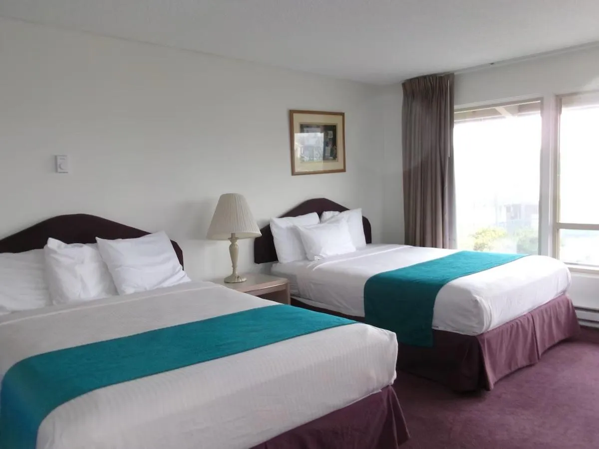 Bed in Seahorse Oceanfront Lodge