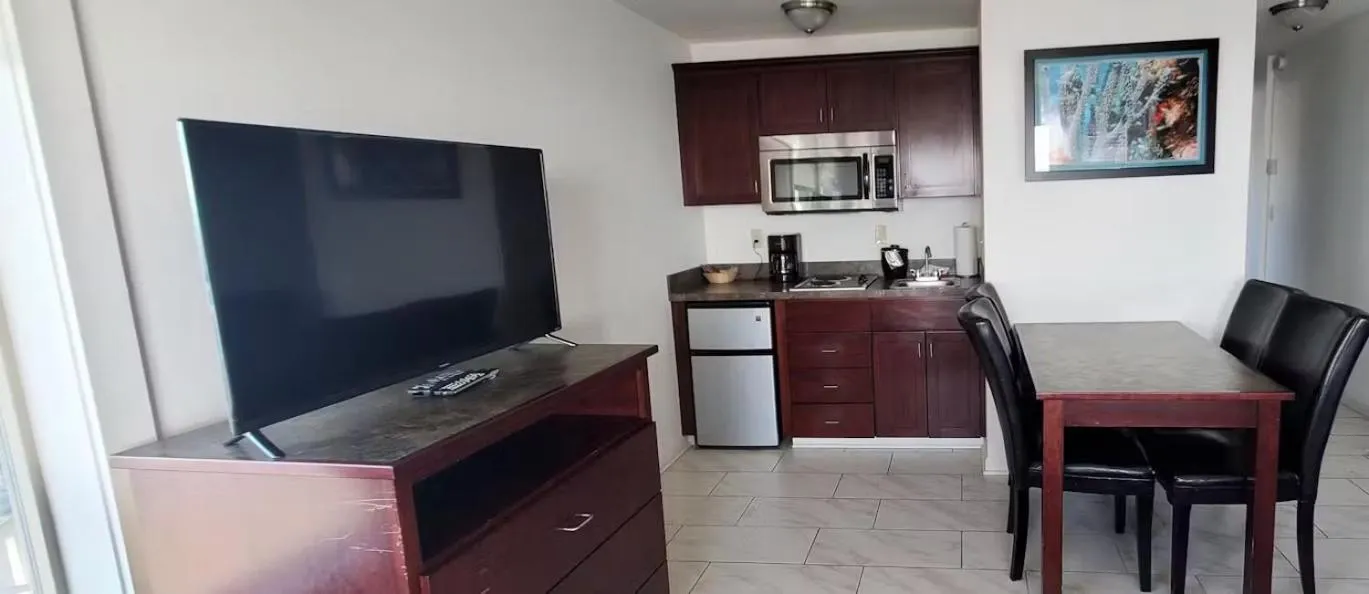 TV and multimedia in Seahorse Oceanfront Lodge