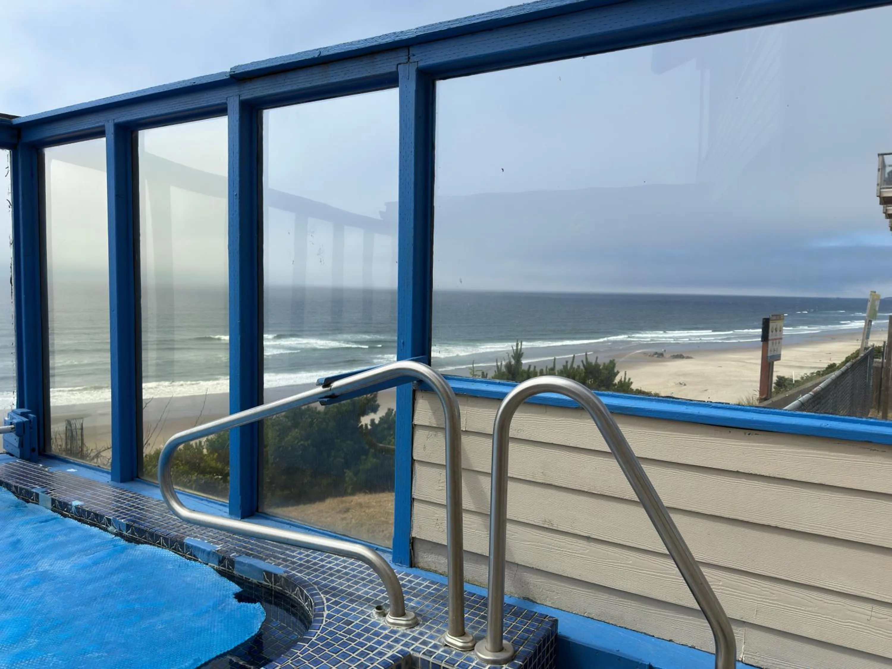 Hot Tub in Seahorse Oceanfront Lodge