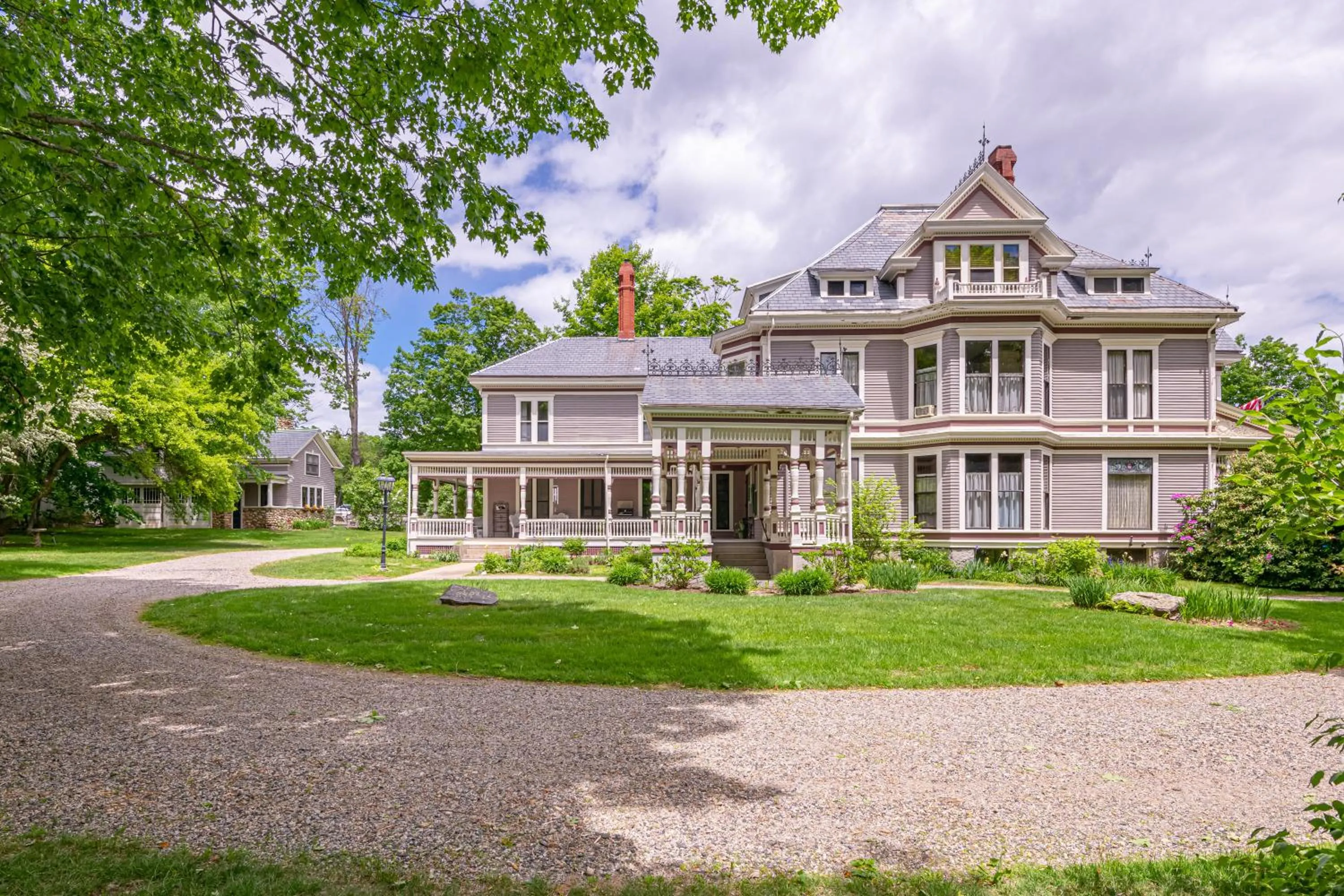 Facade/entrance in The Lady Mary Inn