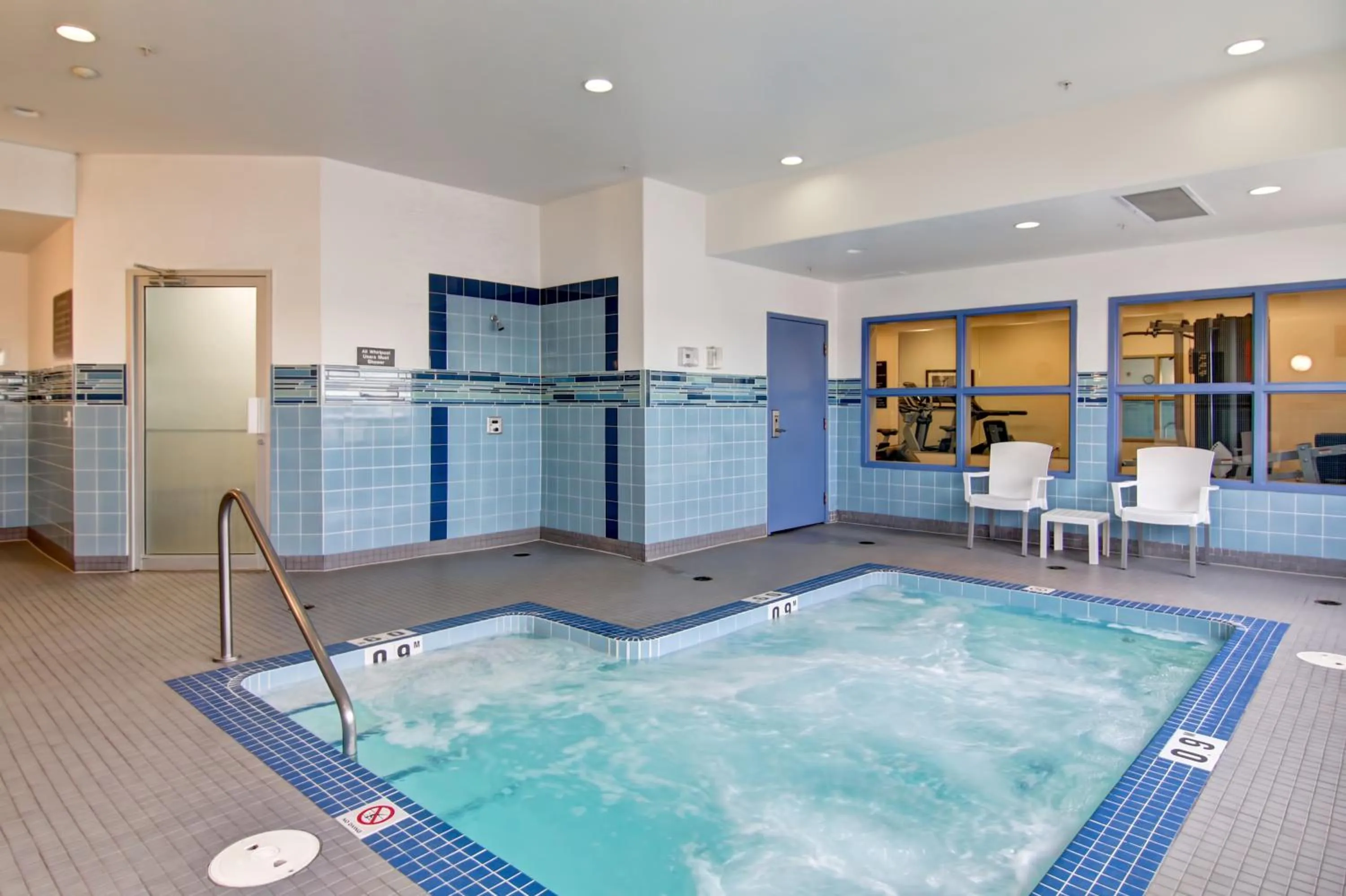 Hot Tub in Canalta Hotel Melfort