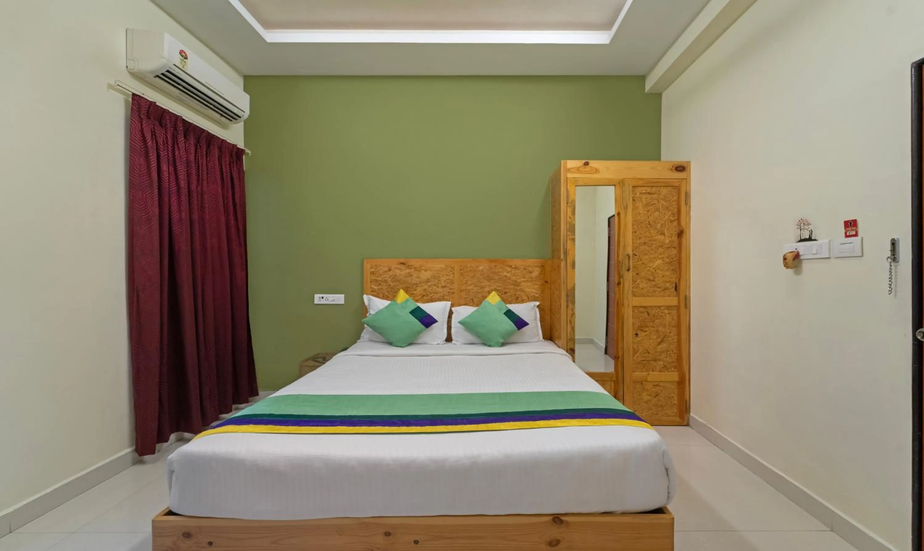Bed in Treebo Eden Park Hotel, 3 Km From Puducherry Airport