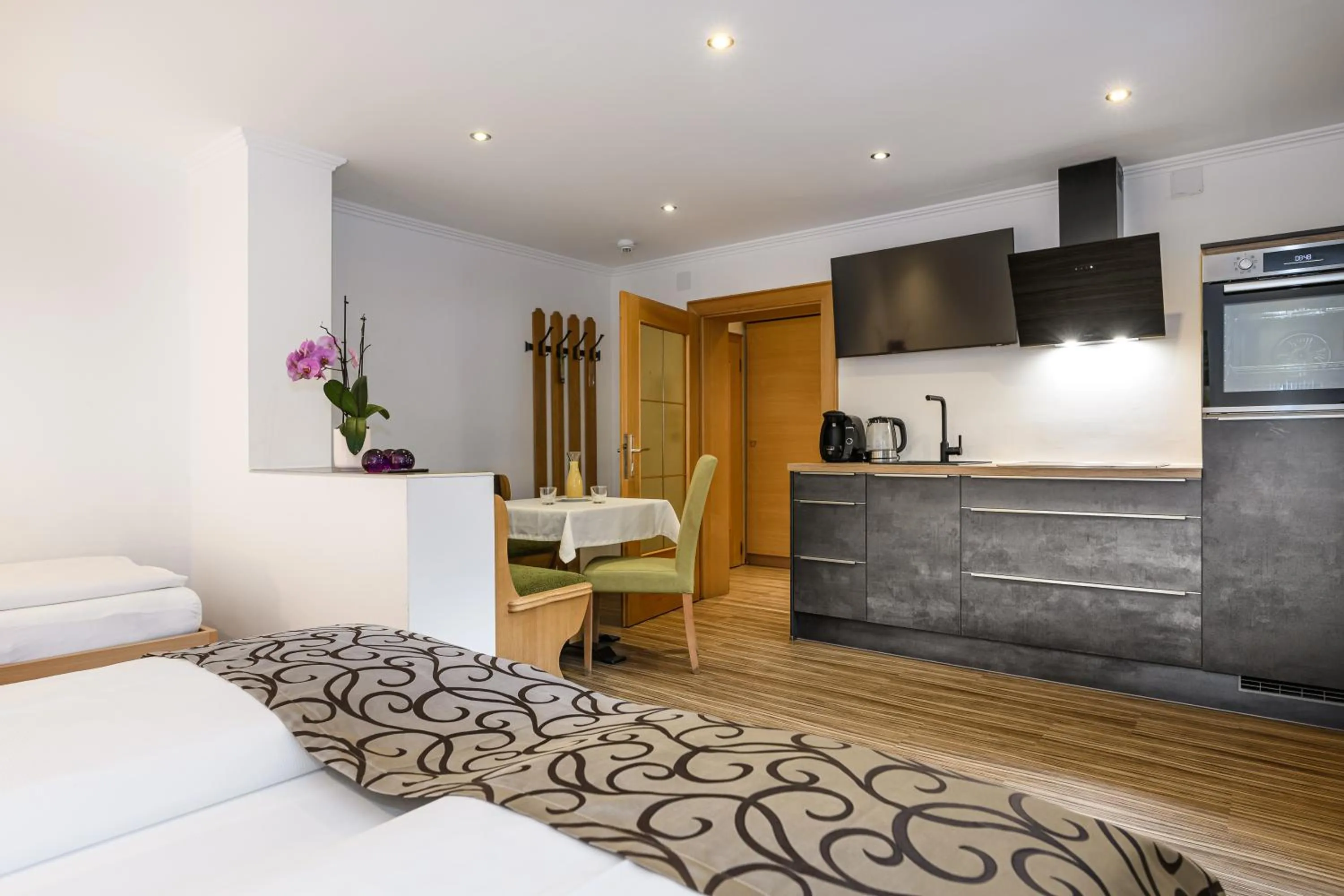 Photo of the whole room, Bed in GRUBERS, Hotel Appartments Gastein