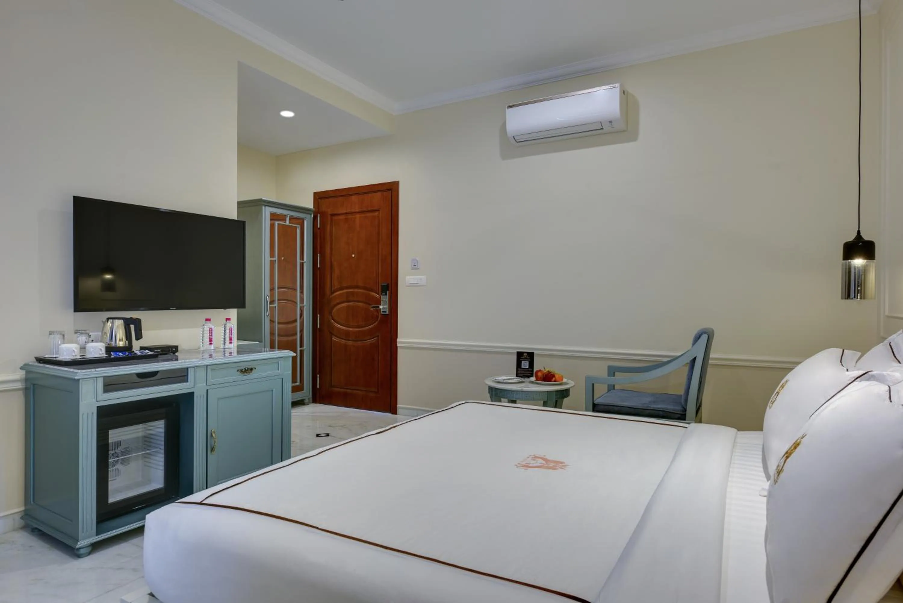 Photo of the whole room, Bed in SHAHPURA DEV PANACHE